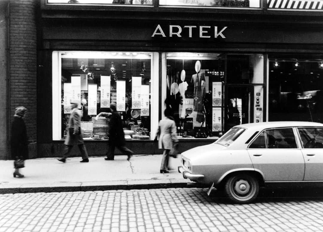 Artekさんのインスタグラム写真 - (ArtekInstagram)「Happy anniversary: Artek turns 85 today! In 1935 Alvar and Aino Aalto, Maire Gullichsen and Nils-Gustav Hahl founded Artek in order “to sell furniture and to promote a modern culture of living by exhibitions and other educational means.” That vision still underlies what we do, even many decades later. Thank you for following the journey.」10月15日 16時30分 - artekglobal