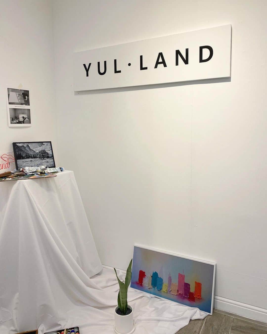 ソジン のインスタグラム：「At @yul__land with @yura_936 😆✌🏽」