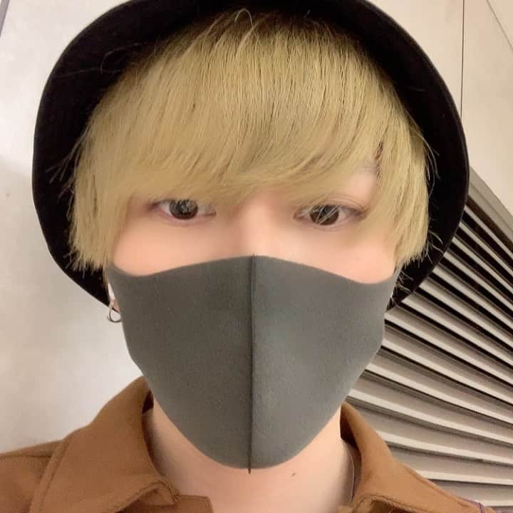 高橋ふみやのインスタグラム：「本日18:30より放送を予定していました #aupayマーケット さんですが aupayマーケットさん側の都合に より 配信中止となりました。。  残念だけど次もあるから 楽しみに待っててね😅 俺も現場付近まで来ちゃったよ。 帰ります(笑)」