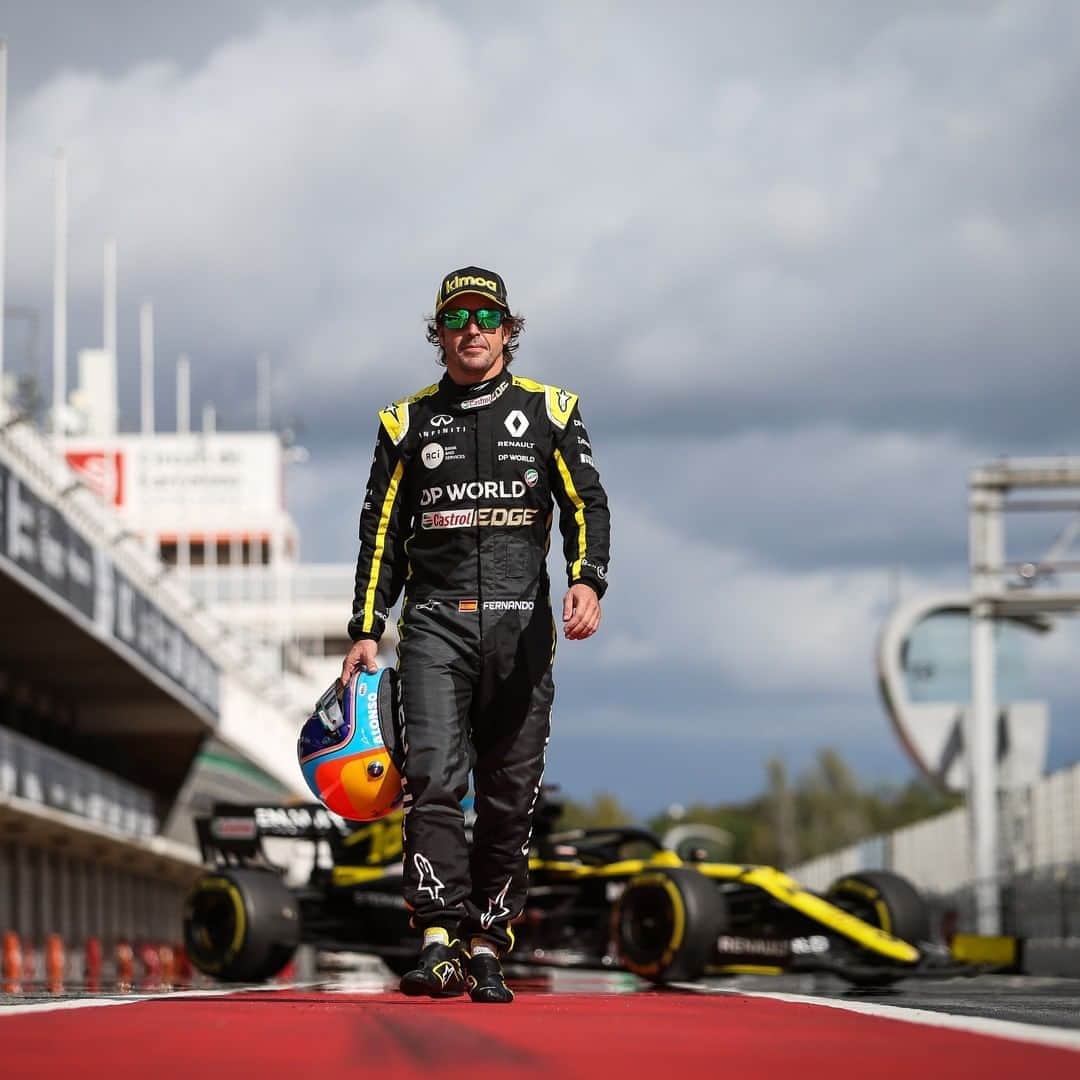 F1さんのインスタグラム写真 - (F1Instagram)「Cool guys don't look at e̶x̶p̶l̶o̶s̶i̶o̶n̶s̶ Renault R.S.20s 🔥💥  📸 x @renaultf1team   #F1 #Formula1 #FernandoAlonso」10月15日 16時38分 - f1