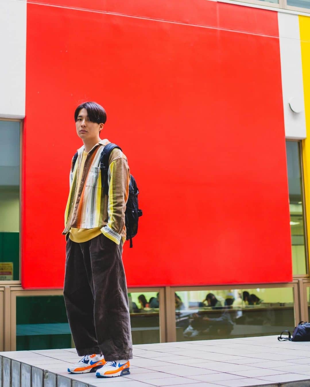 のインスタグラム：「For future students to understand what students’ life is like at #kindaiuniversity , we have a booklet called #kindaigraffiti to introduce students interests in their fashion.   KO-SUKE, Department of Cultural and Historical Studies, Faculty of Literature, Arts and Cultural Studies  I play #basketball 🏀and I’m lucky that I have great teammates. I have a sneaker collection. And of course I wear sneakers everyday.  Shirt/#nikoand /¥6,000  バスケのサークルに力を入れています。チームの人間関係が素晴らしいので、楽しくプレーできるのが魅力。私服もバスケスタイルが好きで、毎日スニーカーコーデ！自分にあったスニーカーを集めています。 シャツ/niko and …/6,000  文芸学部文化・歴史学科2年 コースケ  #kindaiuniversity #kindai #kindaigraffiti #tokyograffiti #シャツコーデ #近大 #近畿大学 #ootd4nylonjp  #ootd #sneakercollector」