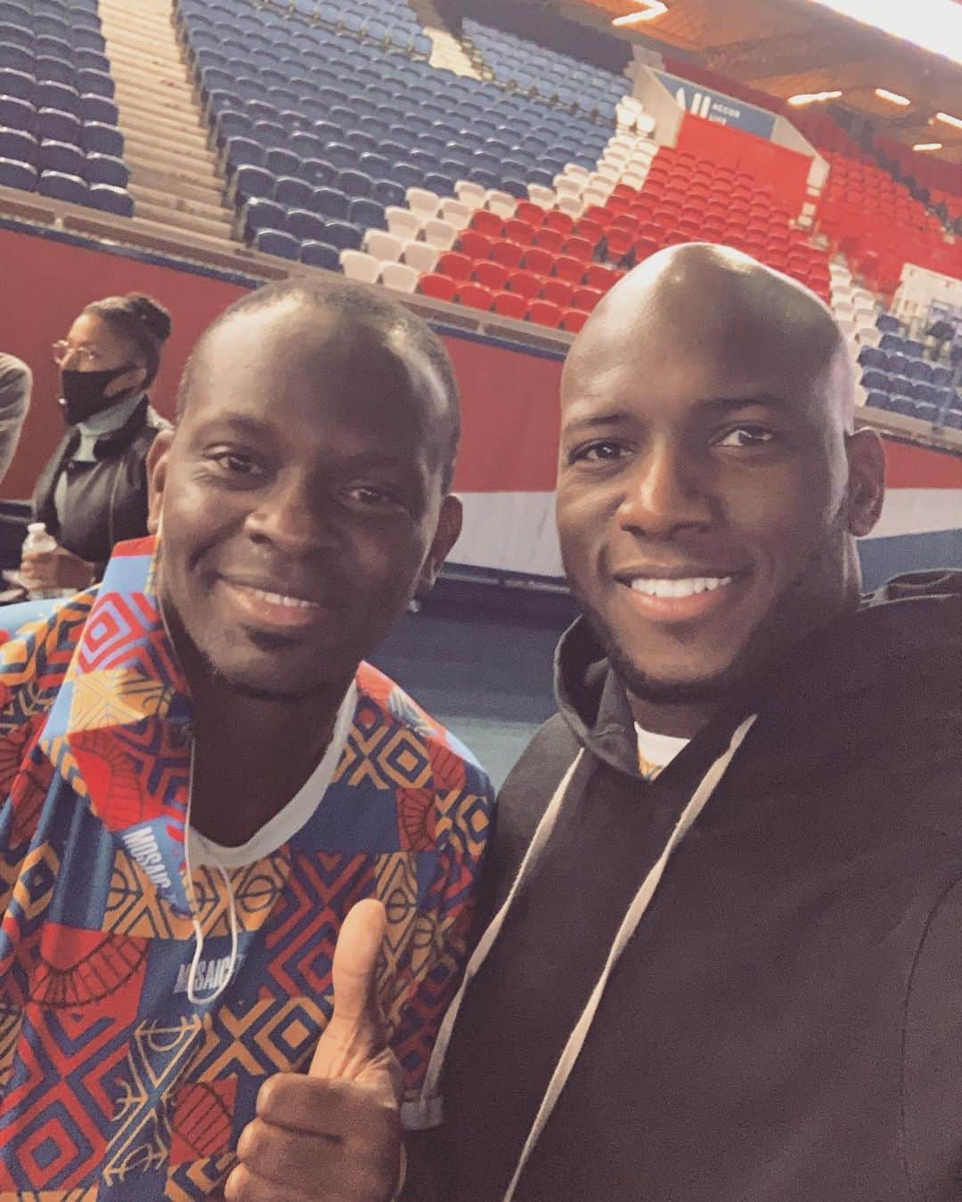 ミカエル・シアニのインスタグラム：「Toujours un plaisir de te voir. Remplis d’humilité, respect mon big bro @louissaha #ManchesterUnitedLegend」