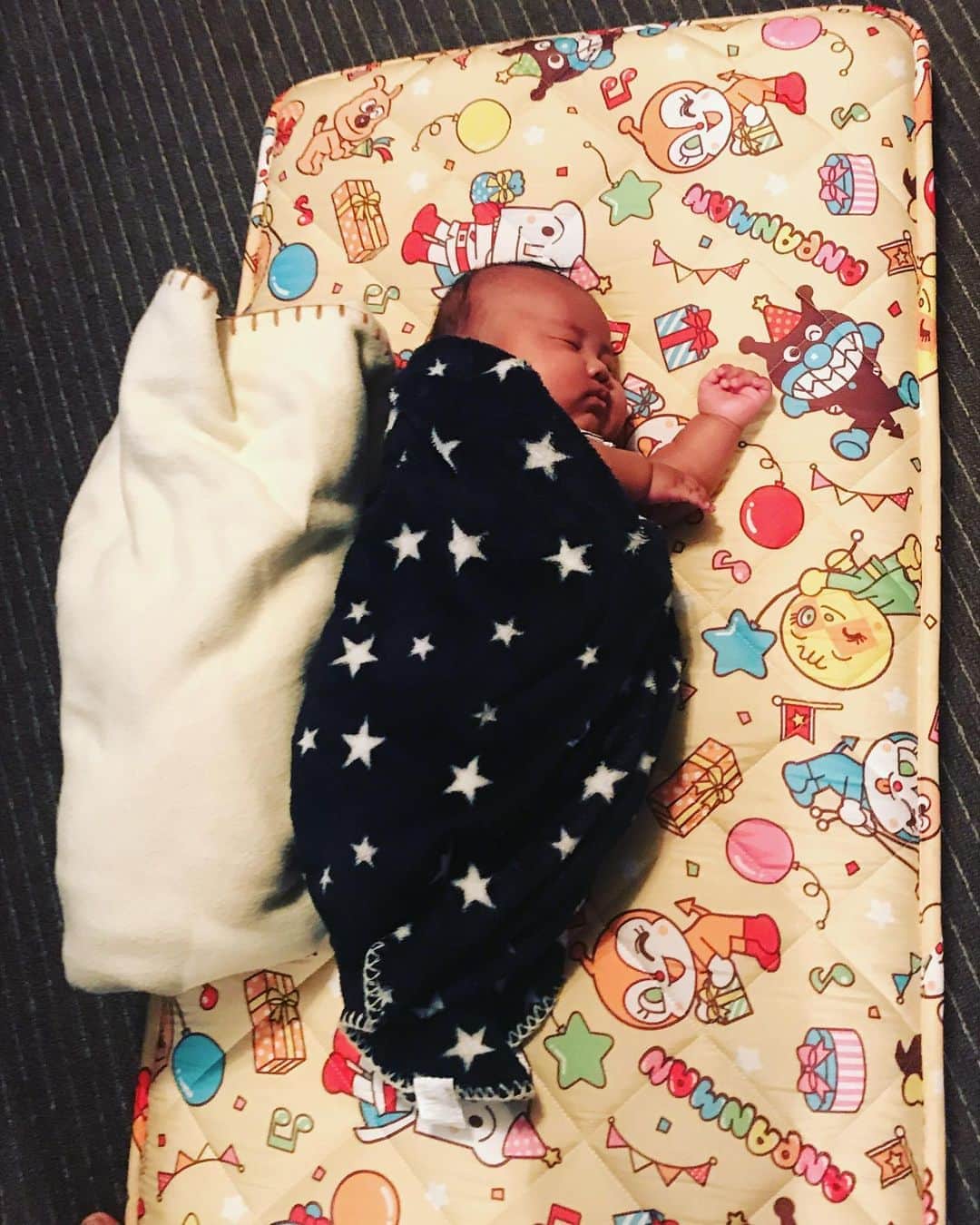 おんむすさんのインスタグラム写真 - (おんむすInstagram)「似合う。宇宙が転がってる。」10月16日 3時43分 - omsb_was_here
