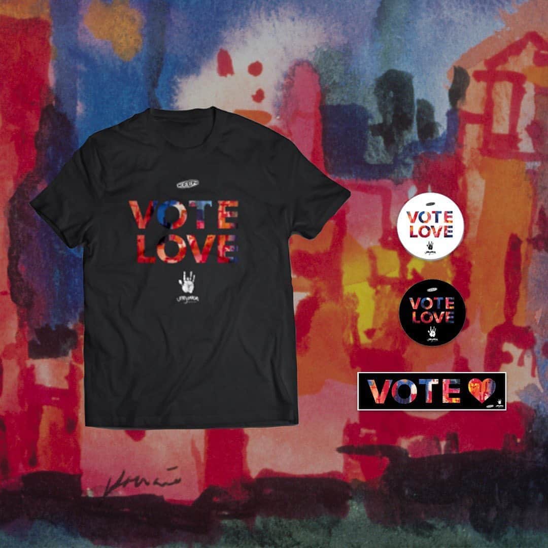 のインスタグラム：「🚨Giveaway Alert🚨 We're celebrating the ways everyone can Vote Love every day with a chance to win the Vote Love Swag Pack! ⁣ Our Vote Love ethos centers around inspiring people to take action (voting!) and taking care of others (love!). We have built our culture on 15 years of caring and you have supported us along the way! Love always wins over hate and we want to encourage our community to act with love everyday to better their own community. If everyone did one more positive thing everyday, the world would be a better place.  Our giveaway prize pack includes:⁣⁣ ✌️ 1 Vote Love sticker 👕 1 Vote Love shirt 🔘 1 Vote Love buttons⁣⁣  (Quantities are limited)  To enter:⁣⁣ ▪️ Like this post ⁣⁣ ▪️ Follow @KEEN⁣ ▪️ Comment with a ❤️ ▪️ Winners picked and notified on October 16th ▪️ Winners will be contacted directly through direct messages」