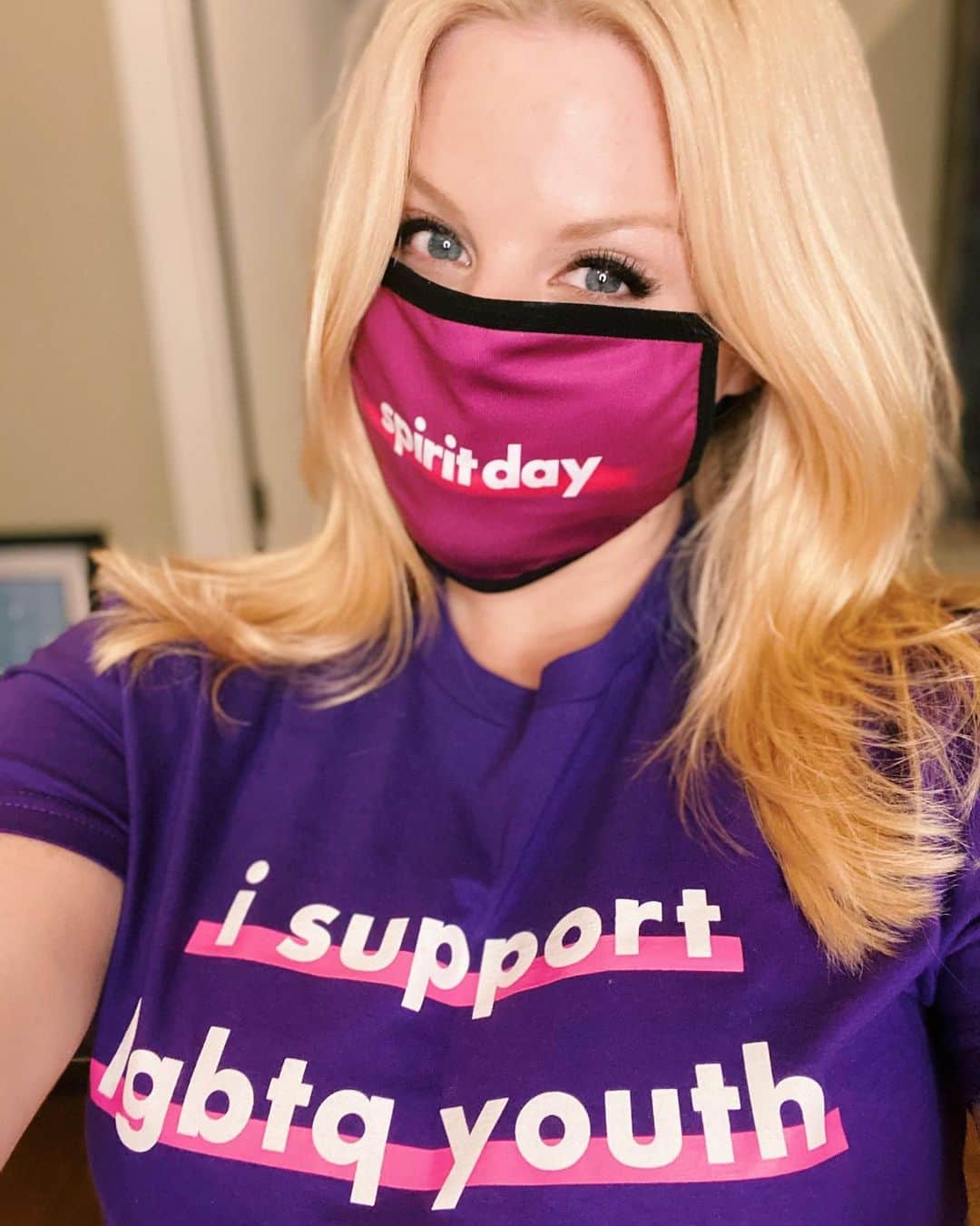 メーガン・ヒルティのインスタグラム：「It’s #SpiritDay! Go purple with me to take a stand against bullying and to support LGBTQ+ youth. 💜」