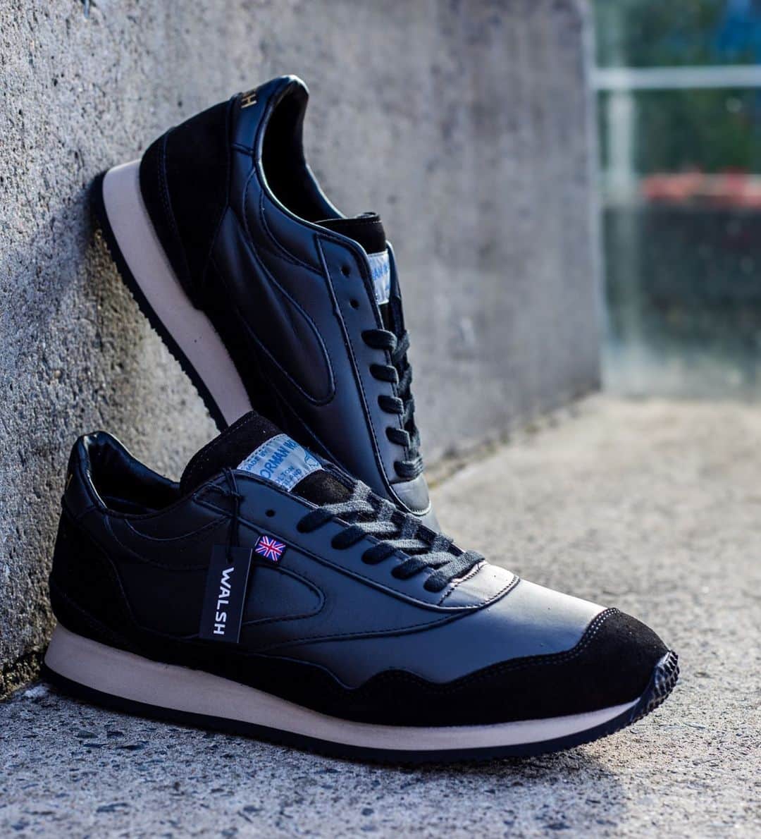 ウォルシュのインスタグラム：「A staple piece for your wardrobe, the Ensign Eclipse. . . . #normanwalshuk #normanwalsh #britishmanufacturing #madeinbritain #ukmfg #shoes #footwear #sneakers」
