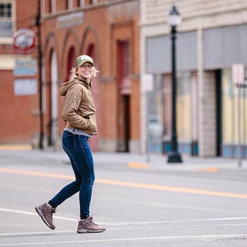 オボズのインスタグラム：「We're virtually teaming up with @rei tomorrow, 10/16 to get you stoked to lace up and get outside! ⠀ ⠀ Click the link in our bio to see more info, then join Peter and Krystina from our Education & Outreach Team with the REI crew as they talk trail footwear, our REI-exclusive Sypes styles, and the environmentally friendly components we use to make our newest styles.  You’ll have a chance to ask questions during a live Q&A! .⠀ .⠀ .⠀ .⠀ #truetothetrail #footweareducation #education #virtualevent #reievent #rei #getoutside」