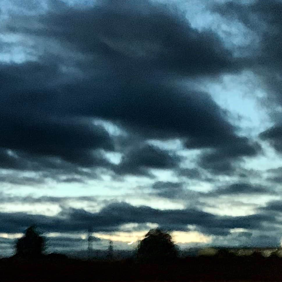 ダニア・ラミレスさんのインスタグラム写真 - (ダニア・ラミレスInstagram)「Early morning calls make for such beautiful sky gazing! #namaste 🙏🏽 #Daniacs #HappyFriday to new. #HappyThursday to you all! 💫💓」10月16日 2時38分 - daniajramirez