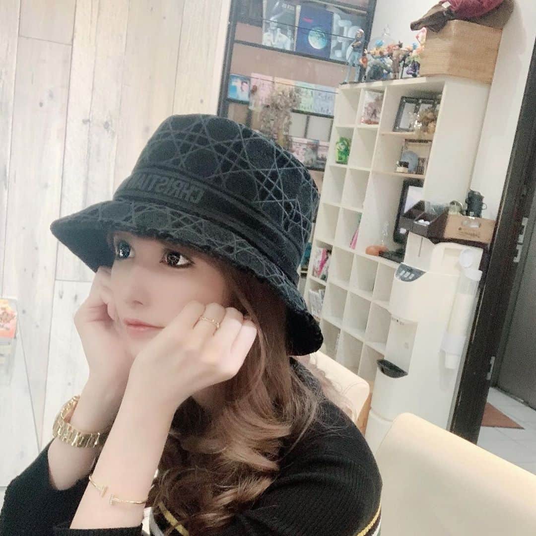 夏目こころのインスタグラム：「どこ見てんだろうか(´･ω･`)」