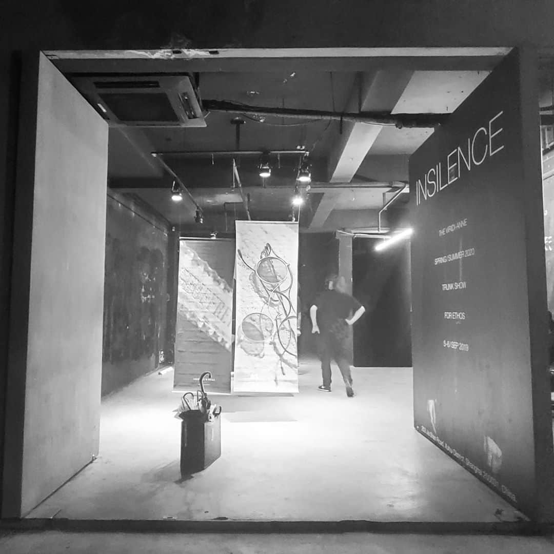 のインスタグラム：「Welcome to log0s showroom Shanghai」