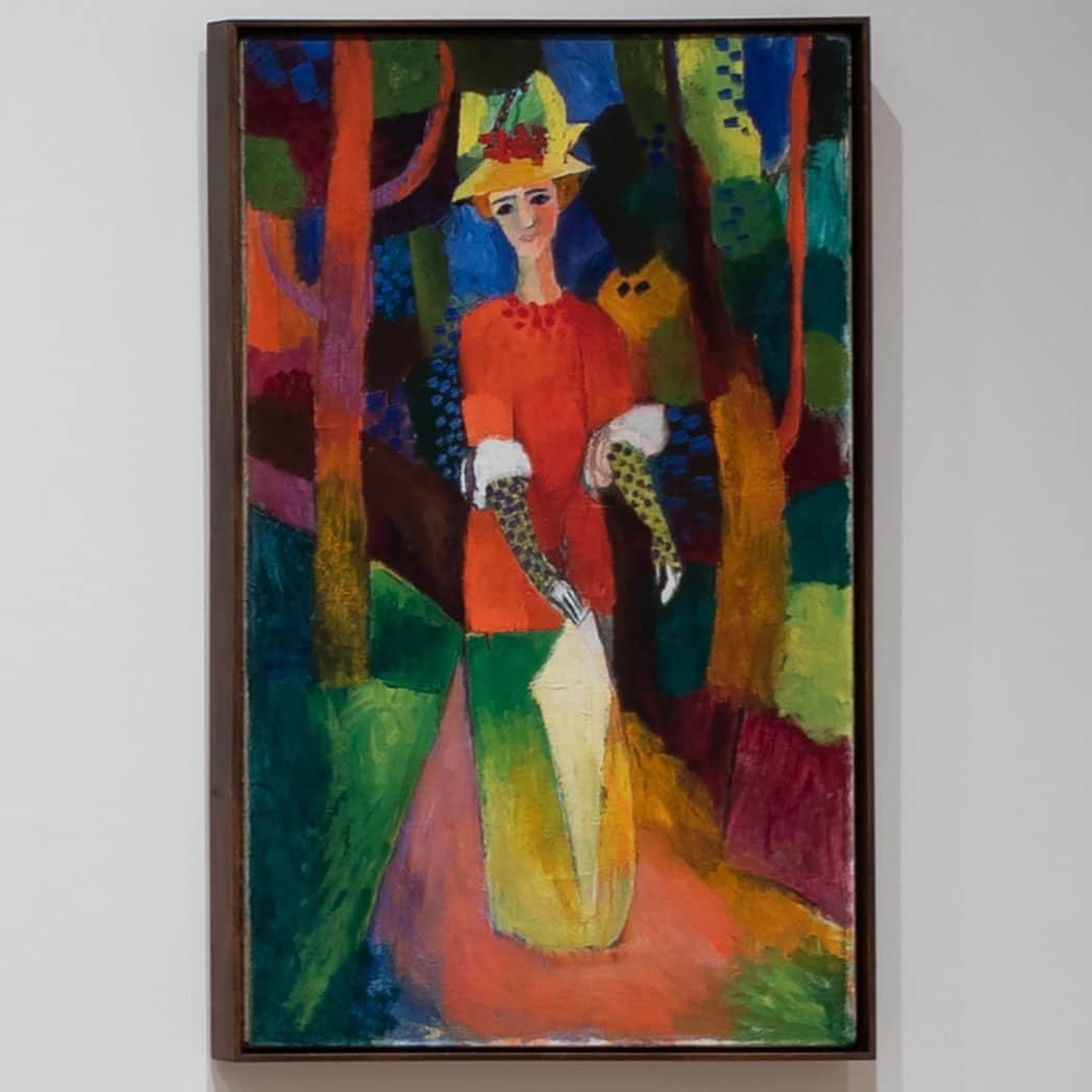 ニューヨーク近代美術館のインスタグラム：「Step into fall colors at MoMA 🍂  Experience the vibrancy of #AugustMacke’s “Lady in a Park” in the #MoMACollection gallery New Expression in Germany and Austria.  We’ve just released a limited batch of tickets for the month of November. Plan your Thanksgiving holiday weekend at the link in our bio, and learn more about the gallery in our Stories. --- [August Macke. “Lady in a Park.” July 1914. Oil on canvas] #GermanExpressionism #DerBlauReiter」