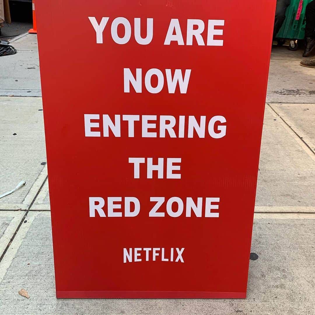 トム・ベリカのインスタグラム：「Just another day in the zone. #DirectorsPOV @netflix」