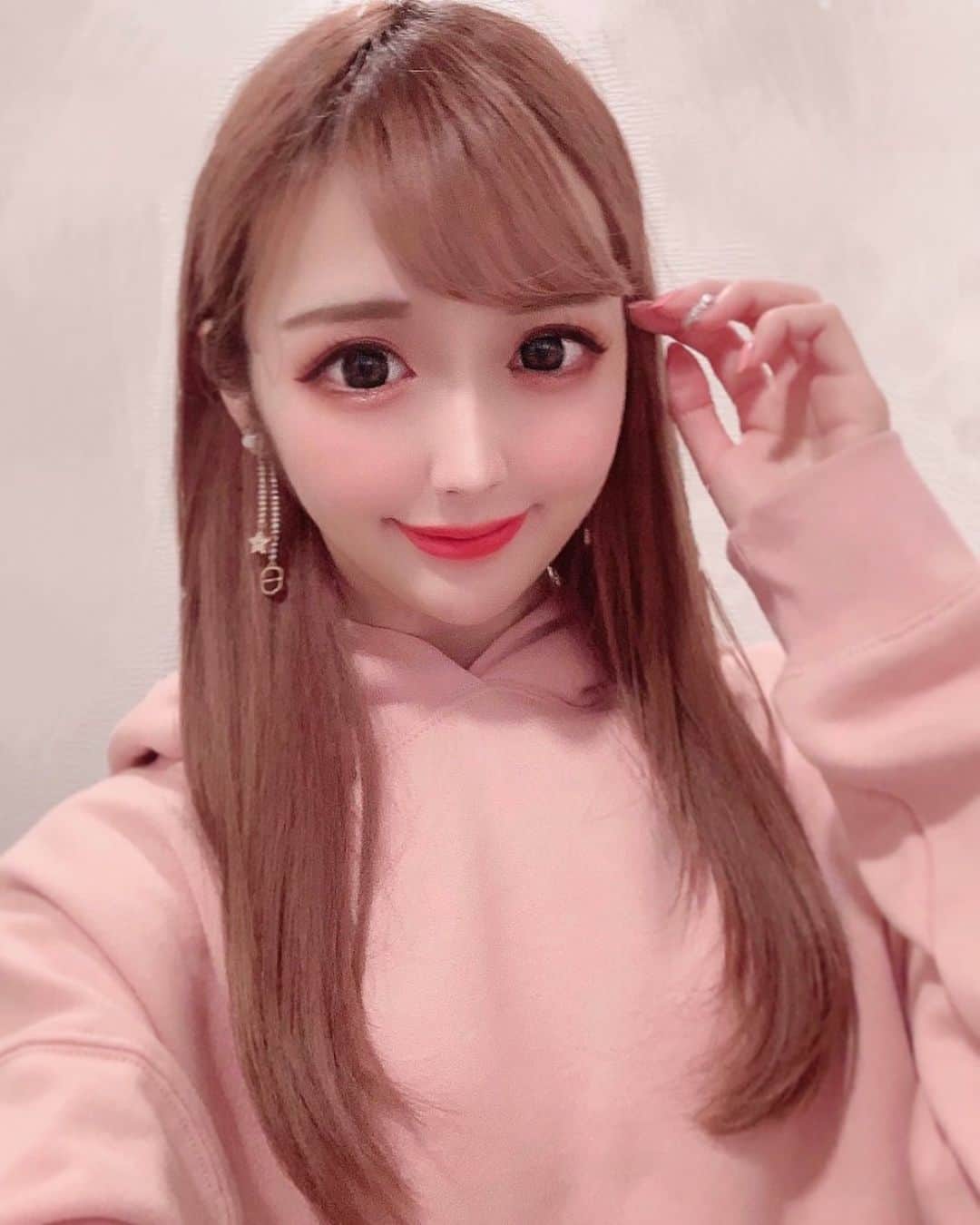のインスタグラム：「. 何か良いことあったらいいな🐩♥︎︎ . . . . . . #キャバ嬢#キャバクラ#キャバ#ラウンジ嬢#ホスト#北新地#六本木#歌舞伎町#銀座#ミナミ#錦#中洲#すすきの#いいねしてくれた人で気になった人フォロー#フォローミー#いいね返し#フォロー返し#自撮り女子#like4likes#followme」