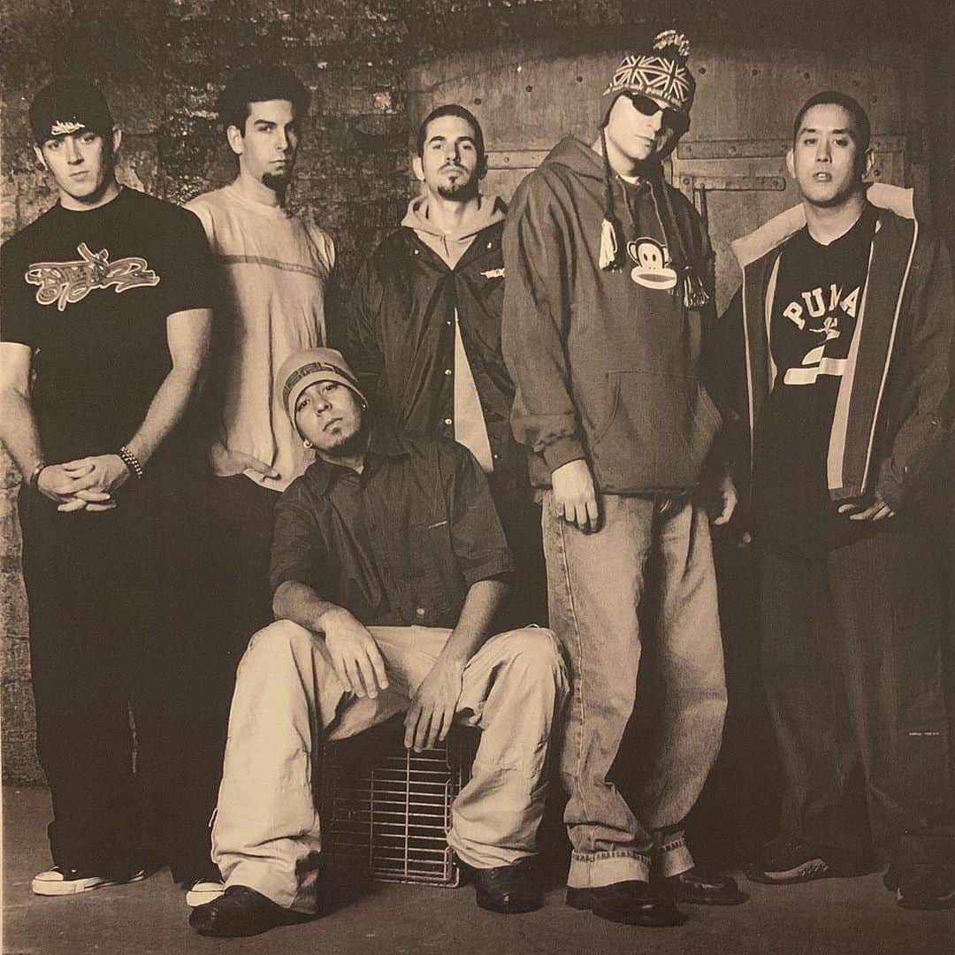 リンキン・パークのインスタグラム：「The 2000s were full of baggy pants and colored hair. #HybridTheory20   Stream/Download: 🔗 in bio」