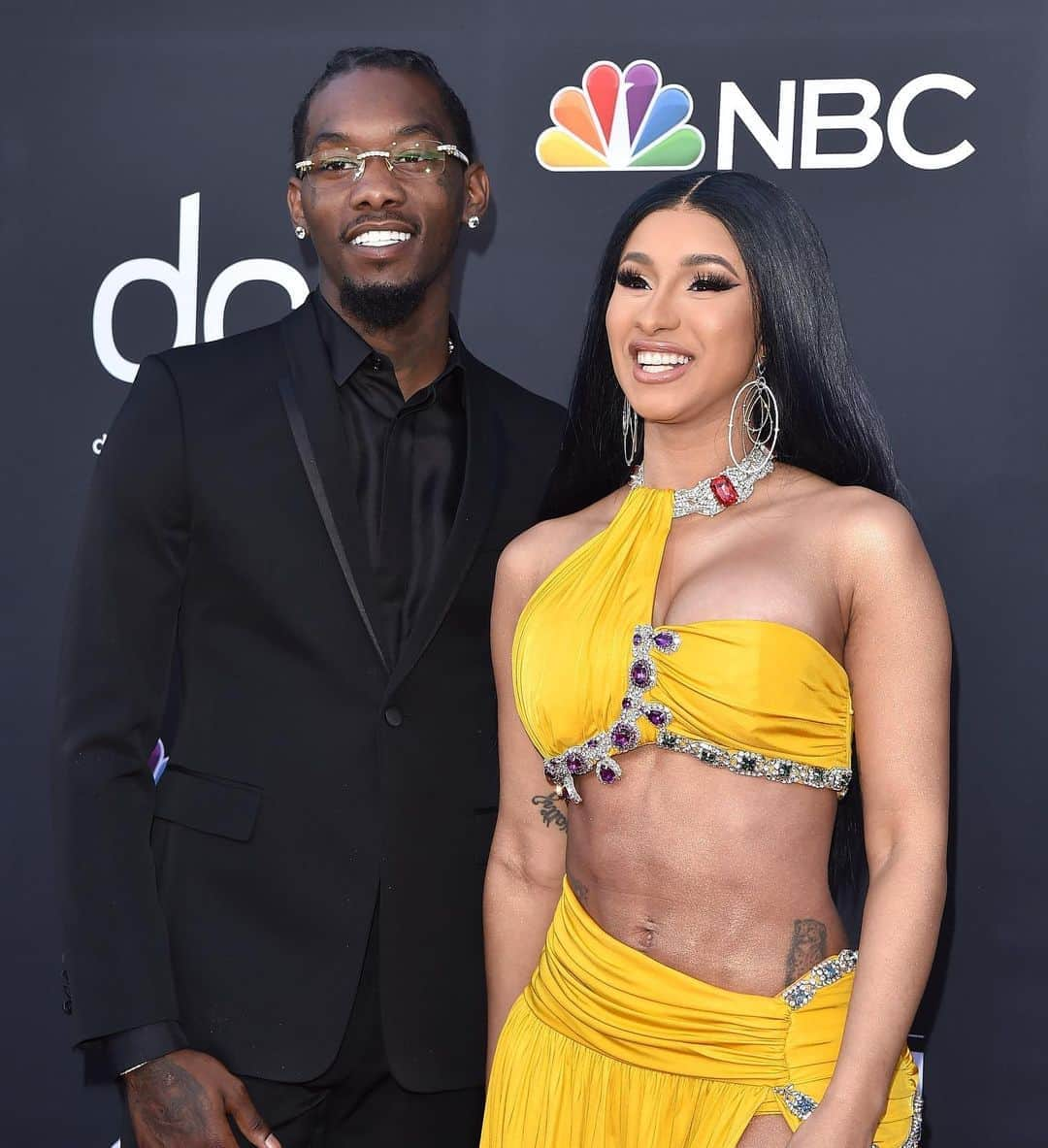 Just Jaredさんのインスタグラム写真 - (Just JaredInstagram)「Cardi B has revealed she is officially back together with her estranged husband Offset. Tap this pic in the LINK IN BIO for the full story.  #Offset #CardiB Photo: Getty」10月16日 3時09分 - justjared