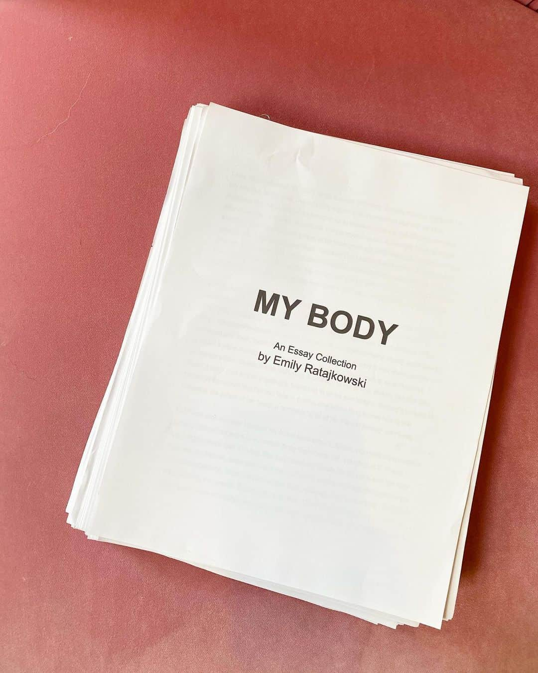 エミリー・ラタコウスキーさんのインスタグラム写真 - (エミリー・ラタコウスキーInstagram)「Thrilled and humbled to announce my book of essays entitled “My Body” will be published by Metropolitan Books @macmillanusa @henryholtbooks. It’s surreal to be working with an imprint that has published so many writers I admire (Noam Chomsky! Edward Snowden!) Now it’s time to get to work!」10月16日 3時14分 - emrata