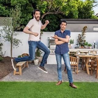 HGTVさんのインスタグラム写真 - (HGTVInstagram)「Drew for the win! Tap our #linkinbio to read all about this season of Brother Vs. Brother and take a closer look at the homes. ⁠ ⁠ Then tell us if the right brother won 📣 #BroVsBro @MrDrewScott @JonathanScott」10月16日 3時30分 - hgtv