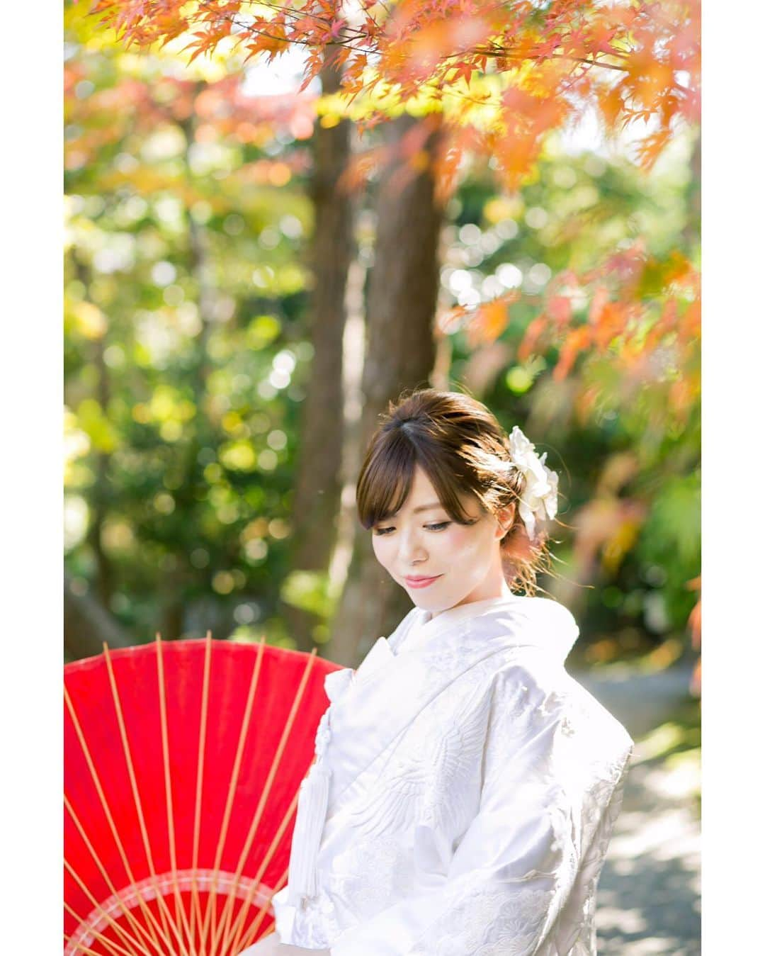 京都神社婚のインスタグラム：「京都神社婚は、衣装・着付け・ヘアメイク・当日のアテンド・写真撮影およびデータ・アルバムなど必要なものを全てセットで含んだサービスです◎ ・ 全てセットに含まれているため、予想外の追加料金はかかりません◎ 休日料金やハイシーズン料金もありません◎ ・ フォトスタジオが運営するプランですので、 お写真も高い品質のものをカタチに残していただけます◎ ・ 情勢の影響により、ご親族様との少人数での挙式をご検討されている新郎新婦様も多くいらっしゃると思います ・ 何から準備を進めるかなどわからないことも、まずはお気軽に、挙式のこと、ご相談ください◎ ・ ・ ・ ・ #Kyoto#京都#Japan#和装#着物#白無垢#横浜神社婚#和婚#神前式#神社挙式#結婚式#結婚#wedding#ウェディング#ブライダル#bridal#bride#結婚準備#結婚式準備#花嫁準備#プレ花嫁#花嫁#instawedding#幸せ#weddingphotographer#撮影#スタジオゼロ」