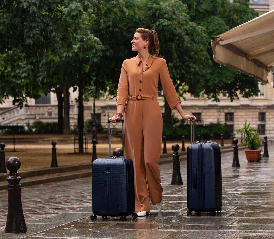 エールフランスのインスタグラム：「Aussi résistante que design. L’alliée de vos futures escapades.   #airfrance #wonderlust #travel #airfranceshopping」