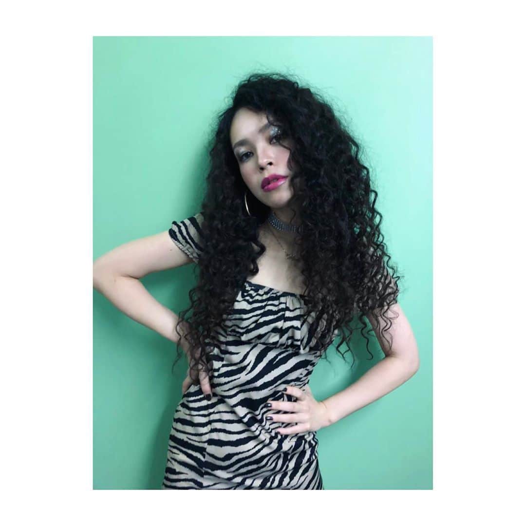 MARINAさんのインスタグラム写真 - (MARINAInstagram)「💚💗💚💗💚 . #model #hairmake #makeup #fashion #curlyhair #photo #portrait #nagoya #懐かしの #お気に入りフォト」10月15日 18時50分 - marina___oki