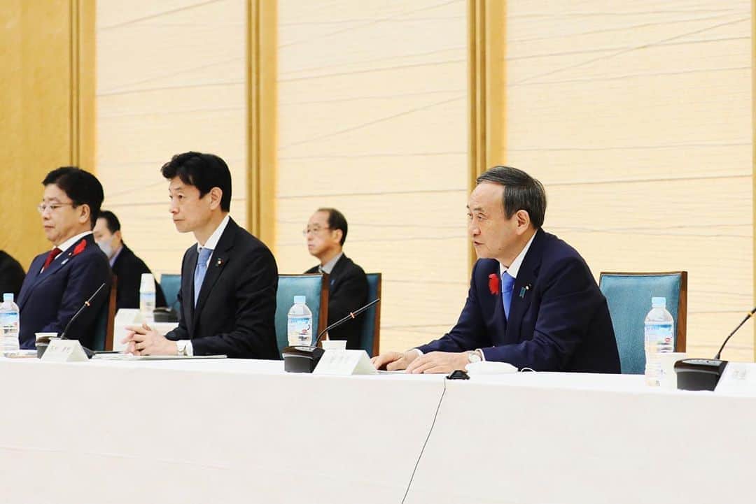 首相官邸さんのインスタグラム写真 - (首相官邸Instagram)「全世代型社会保障検討会議に参加し、長年の課題である、少子化対策について議論しました。  #全世代型社会保障検討会議 #少子化対策 @suga.yoshihide」10月15日 18時51分 - kantei
