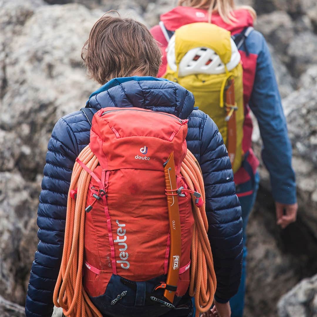 のインスタグラム：「The mountains are your big passion and you can't miss the thrill? With our Guide Lite 30+ backpack you are perfectly equipped for your mountain tours! 🗻 - Please tag #deuter to be featured. 🏔❤️ - #deuter #deuterbackpack #mountaineering #vdbs #apline #mountains #outdoorsport #outdoor #backpack #deuterforwomen #alpinism @weguideyou」