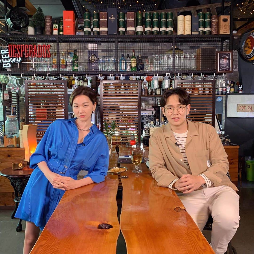 チャン・ユンジュのインスタグラム：「오랜만에 성규와 @jangsk83  오늘 밤 SBS 에서. 밤 10:35분에 만나요. 😁💛🙏🏻 #장남매  #꼬꼬무  #꼬리에꼬리를무는그날이야기」