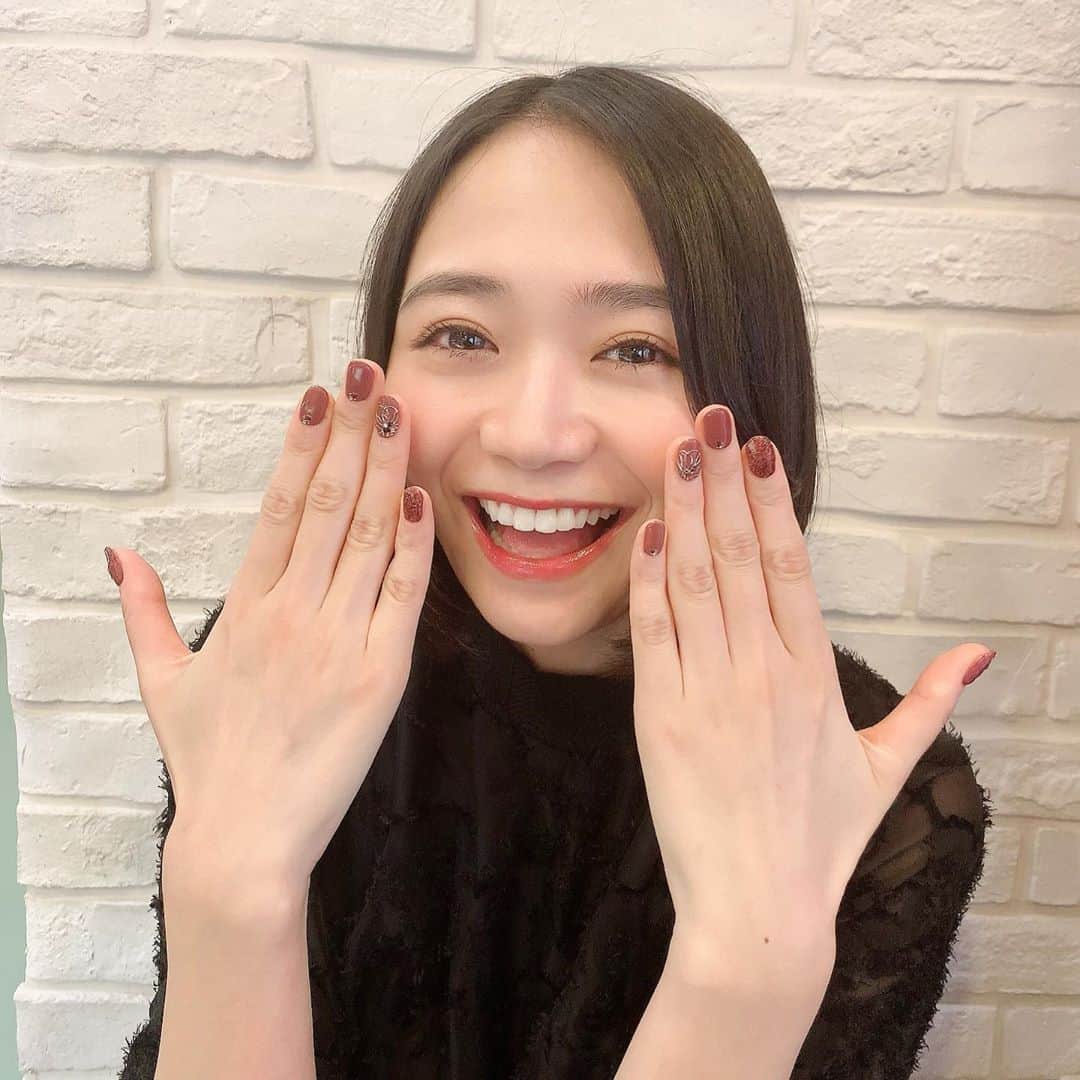 のインスタグラム：「いつも行かせて頂いております、志木にある『ELVESACT LEGARE』さん✨﻿ ﻿ 行ってきました💅❤️﻿ ﻿ 担当のかおりさんはセンスの塊で、どんなネイルでも丁寧に可愛く仕上げてくれるのです🙇‍♀️﻿ そして手際がいい、早いっ！！！もうね、なんていうか、純粋にお上手すぎる👏笑﻿ 絵が下手な私からすると尊敬でしかない。﻿ そして面白い、いろんな意味で天才。笑﻿ ﻿ かおりさんのネイルをしてるといろんな方にネイル可愛いーーーだけでなく、めっちゃ上手いこのネイリストさん！とまで言われるのです🥰﻿ ﻿ なので、私は志木まで行くのです。笑﻿ ﻿ こんなにネイルで満足できることってなかなかないのでホントは内緒にしたいくらいなのですが、オススメしちゃいます✨笑﻿ ﻿ #elvesactlegare #nail #nailart #nailsalon #ネイル #ネイルデザイン #ネイルアート #ネイルサロン #エルベスアクトレガーレ #秋ネイル  #いつもありがとうございます #お店もとっても綺麗 #ずっと話してる #面白すぎて爆笑 #ネイル可愛くなるとテンション上がる #ルンルン」
