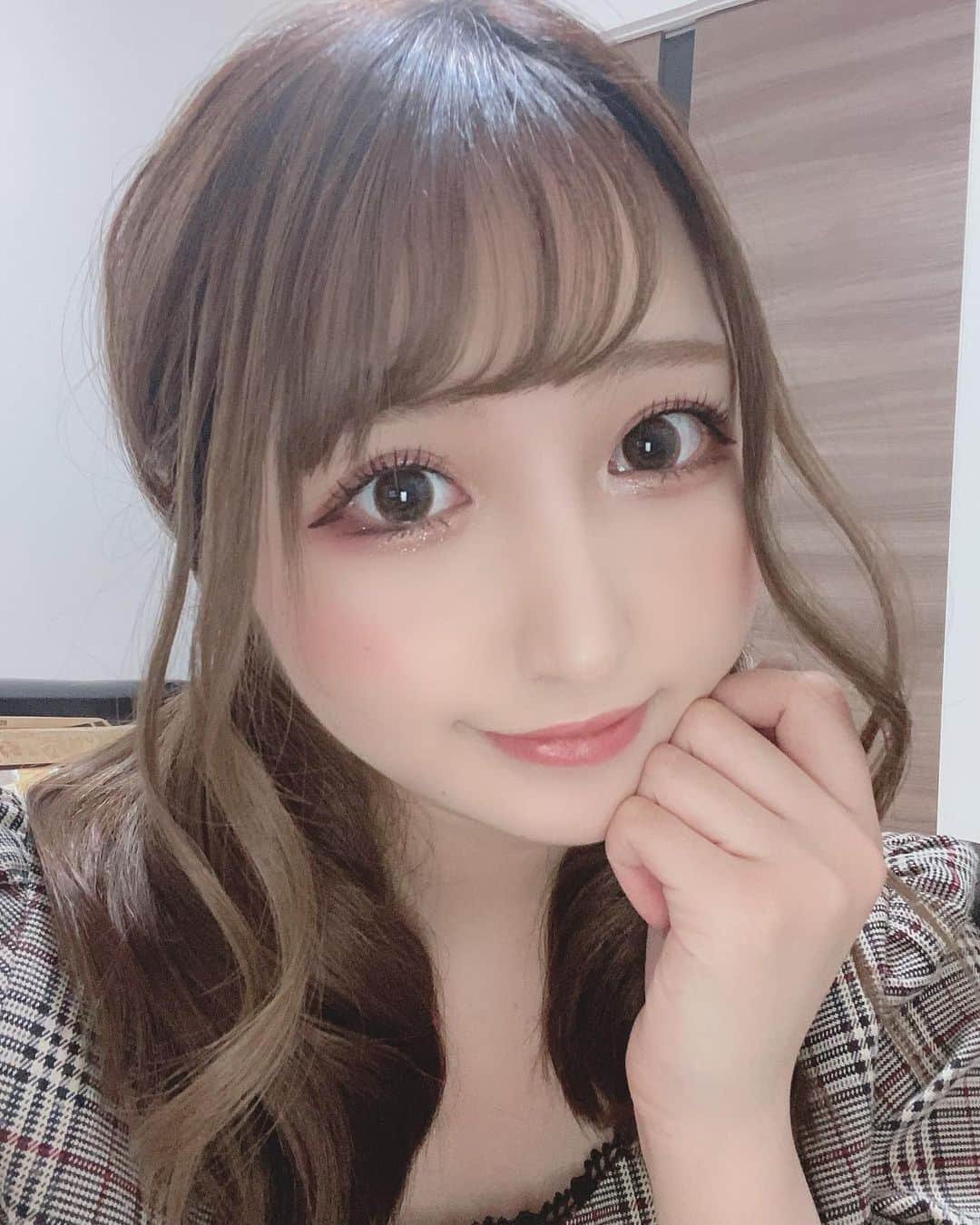 りつのインスタグラム：「まだ21歳なのでせーふ❗❗( ͒ ु•·̫• ू ͒)  #何がセーフなのか #量産型ヲタク #地雷メイク #同担拒否 #ぴえん #ではない」