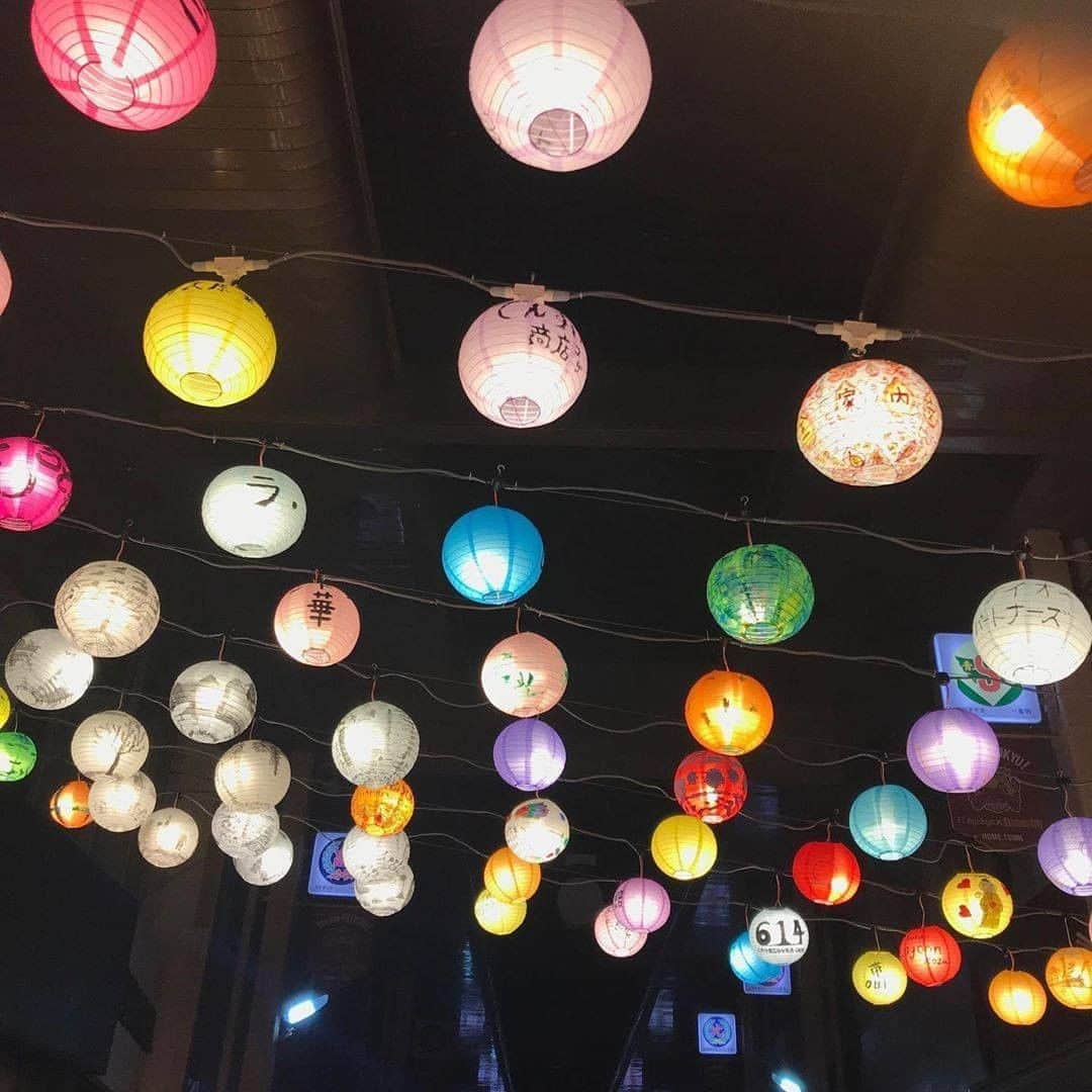 Be.okinawaさんのインスタグラム写真 - (Be.okinawaInstagram)「Koza is brilliant. This is where people with various roots and backgrounds gather, but yet you feel its exotic warmth when strolling along the streets lined with Japanese style red lanterns, western style streetlamps, and modern neon lights.  📍: Koza, Okinawa City 📷: @masakokonishi　Thank you very much for your wonderful picture.  Hold on a little bit longer until the day we can welcome you! Experience the charm of Okinawa at home for now! #okinawaathome #staysafe  Tag your own photos from your past memories in Okinawa with #visitokinawa / #beokinawa to give us permission to repost!  #koza #コザ #코자 #okinawacity #沖縄市 #沖繩市 #오키나와시 #streetlights #japan #travelgram #instatravel #okinawa #doyoutravel #japan_of_insta #passportready #japantrip #traveldestination #okinawajapan #okinawatrip #沖縄 #沖繩 #오키나와 #旅行 #여행 #打卡 #여행스타그램」10月15日 19時00分 - visitokinawajapan