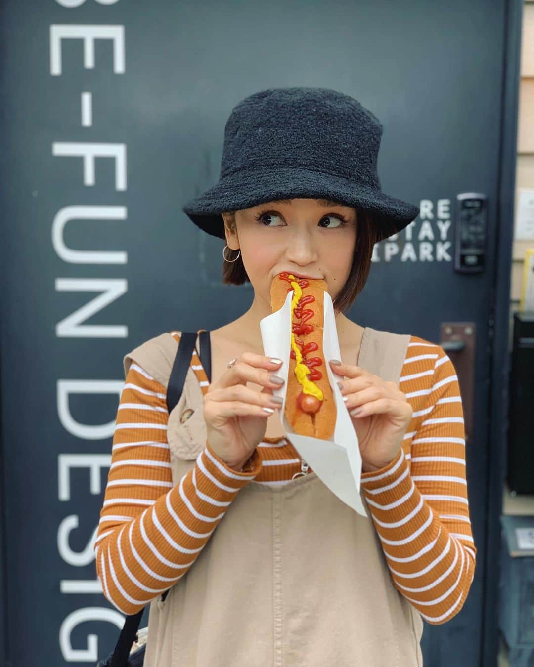 Soweluのインスタグラム：「🌭🌭🌭💙 It reminds me when I was in the states🇺🇸 アメリカに滞在してた頃を思い出す ・ ・ ・ #hotdog  #yum  #missmyfam」