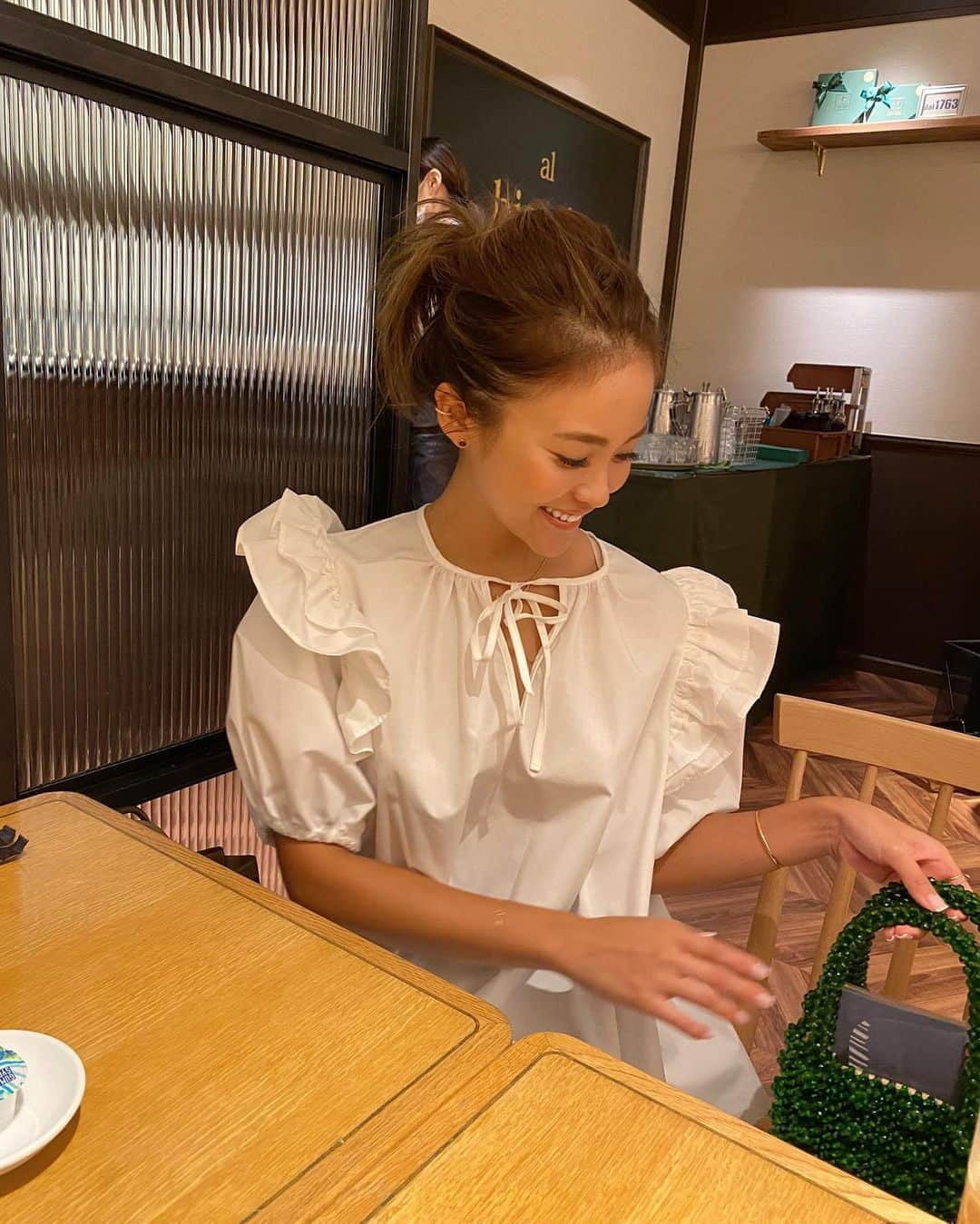 Risako Yamamotoさんのインスタグラム写真 - (Risako YamamotoInstagram)「30代に入り、バストケアをするようになりました🤲🏽 夜はバストクリームでハリが出るように、ナイトブラはマスト🌙😴 さまざまな姿勢をとる日常生活の中で重力の影響を受けやすい長い日中。 ・ お昼のバストケアを意識するような下着を選んでいます♡ ・ この習慣化でバストを重力から守るのが当たり前になり、昔の無意識だった頃にはもう戻れなくなりました！ バストケアを重視した下着は苦しいイメージでしたが、苦しくないのが続けられるポイント🙂♡ ・ ・ #バストケアブラ #ワコール #バストケア #昼のバストケア #ランジェリー #下着 #wacoal #重力から守る @wacoal_now」10月15日 19時05分 - risako_yamamoto