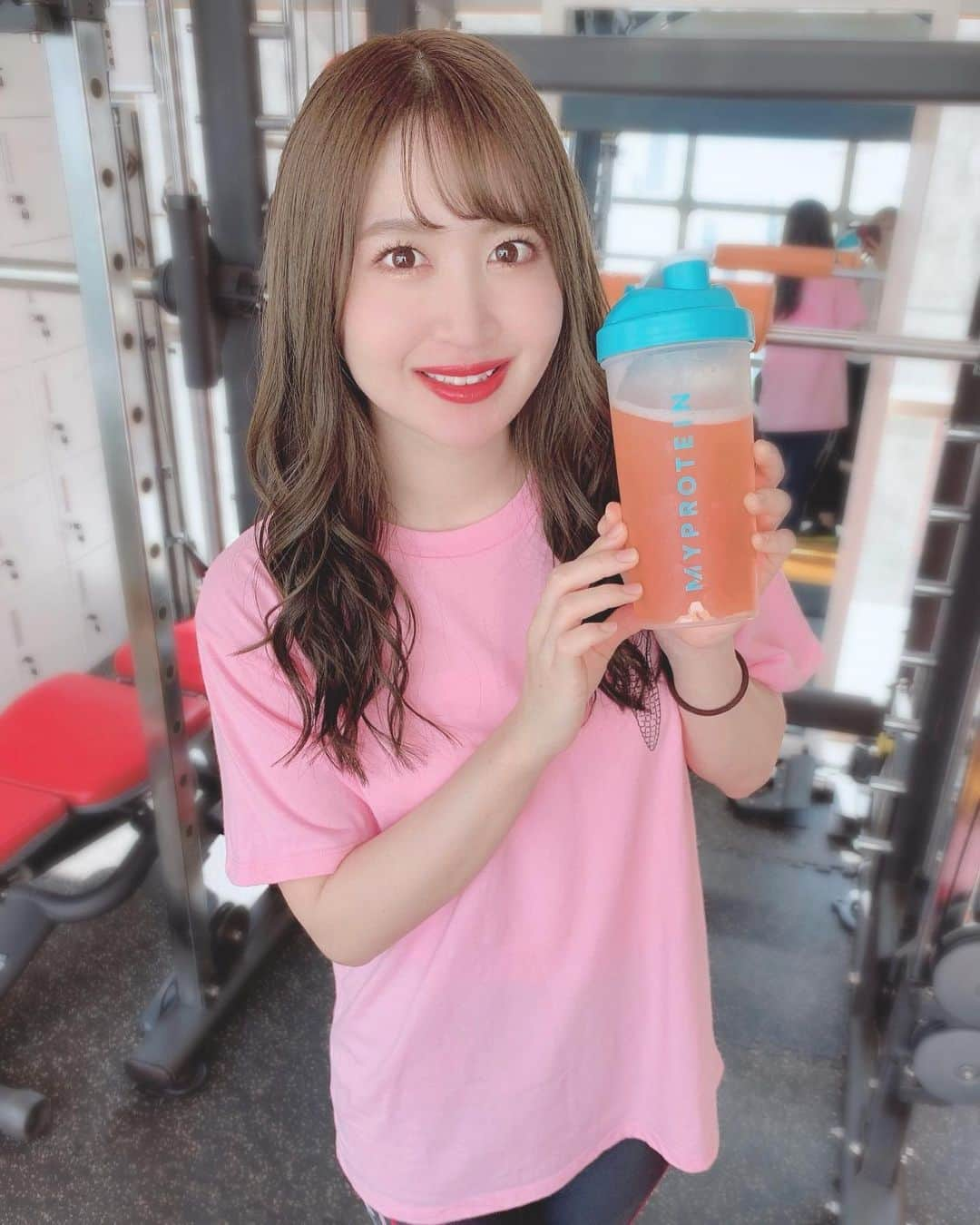 沢井里奈さんのインスタグラム写真 - (沢井里奈Instagram)「⠀ ⠀ ジムは週一で通ってます🏋️‍♀️🌸 　 筋肉量戻すために しっかりめに、、💪🏻💕💕 集中して追い込めた日は 達成感が特にすごいです🥺🥺🥺 　 トレーニング後のプロテイン美味しい、、 この日はチョコバナナ🍌🤎 　 　 #lygym #さわージム」10月15日 19時07分 - sawairina