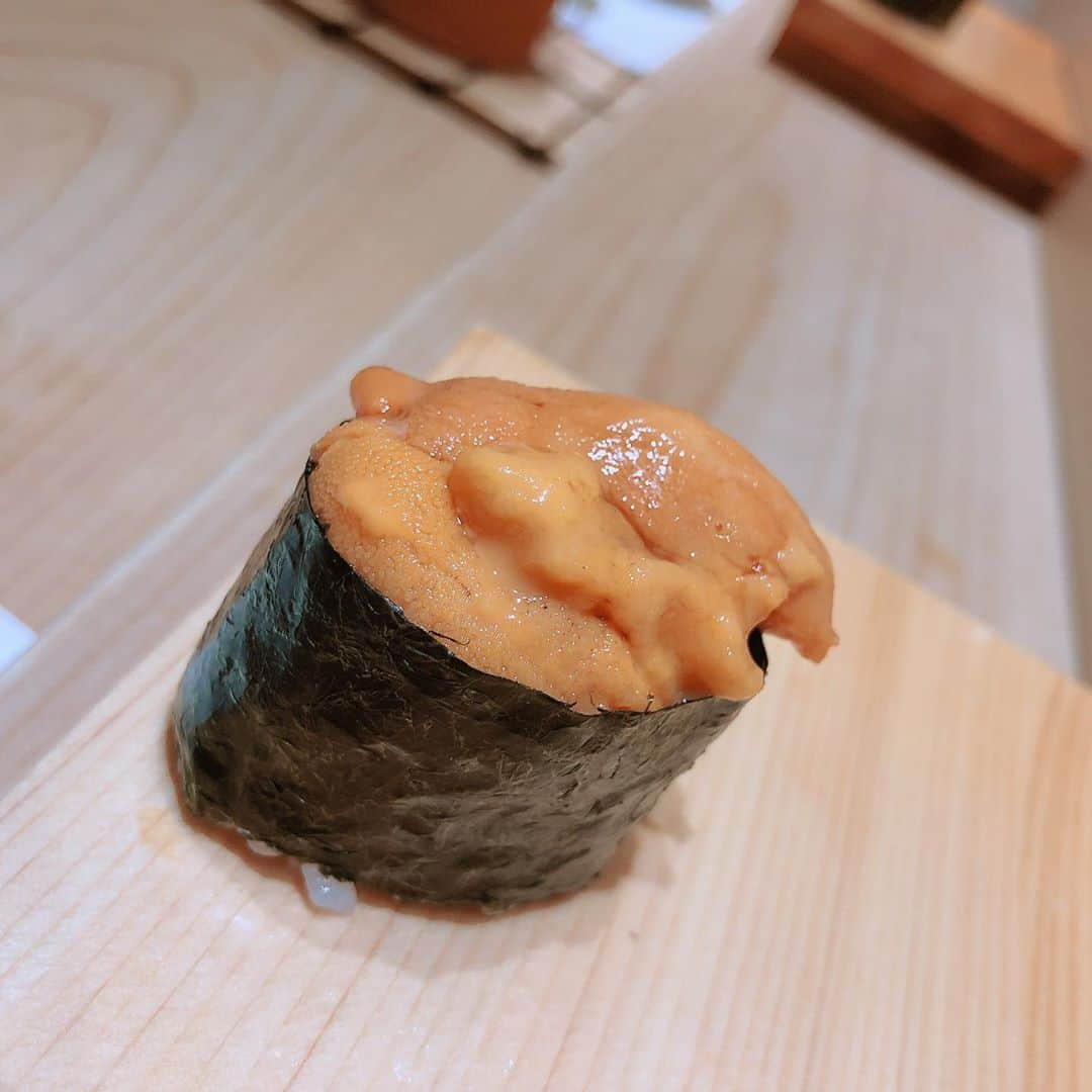 福山恵梨さんのインスタグラム写真 - (福山恵梨Instagram)「先日お寿司を食べました🤤🍣 かなり久しぶりだったのもありますが、ばりうまでした😋🤤 試合期間中はなかなか食べれないのですが今週は出場できないので休養もかねて最高のお寿司でした❤️ 六本木にある「まる花」というお店です☺️ また今週はしっかり自主練して次戦は来週行われる三菱レディースの予選会に向けて頑張ります‼️」10月15日 19時09分 - erigolferi