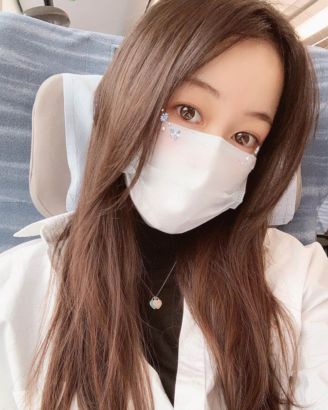 小林恵月さんのインスタグラム写真 小林恵月instagram 前髪あるのとないの みんなはどっちが好き お久しぶりの自撮り すっぴんノーヘアセット 明日は金曜日 頑張ろうね 前髪あり 前髪なし どっち派 ヘアスタイル ロングヘア