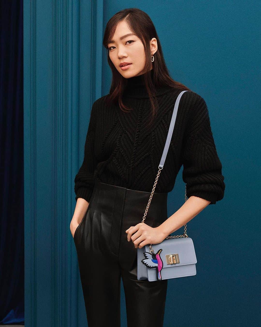 フルラのインスタグラム：「The hummingbird adds colorful twist to the Furla 1927 Mini Crossbody’s subtle design details.  #thefurlasociety #furlafeeling #newcollection #furla #accessories #fashion」