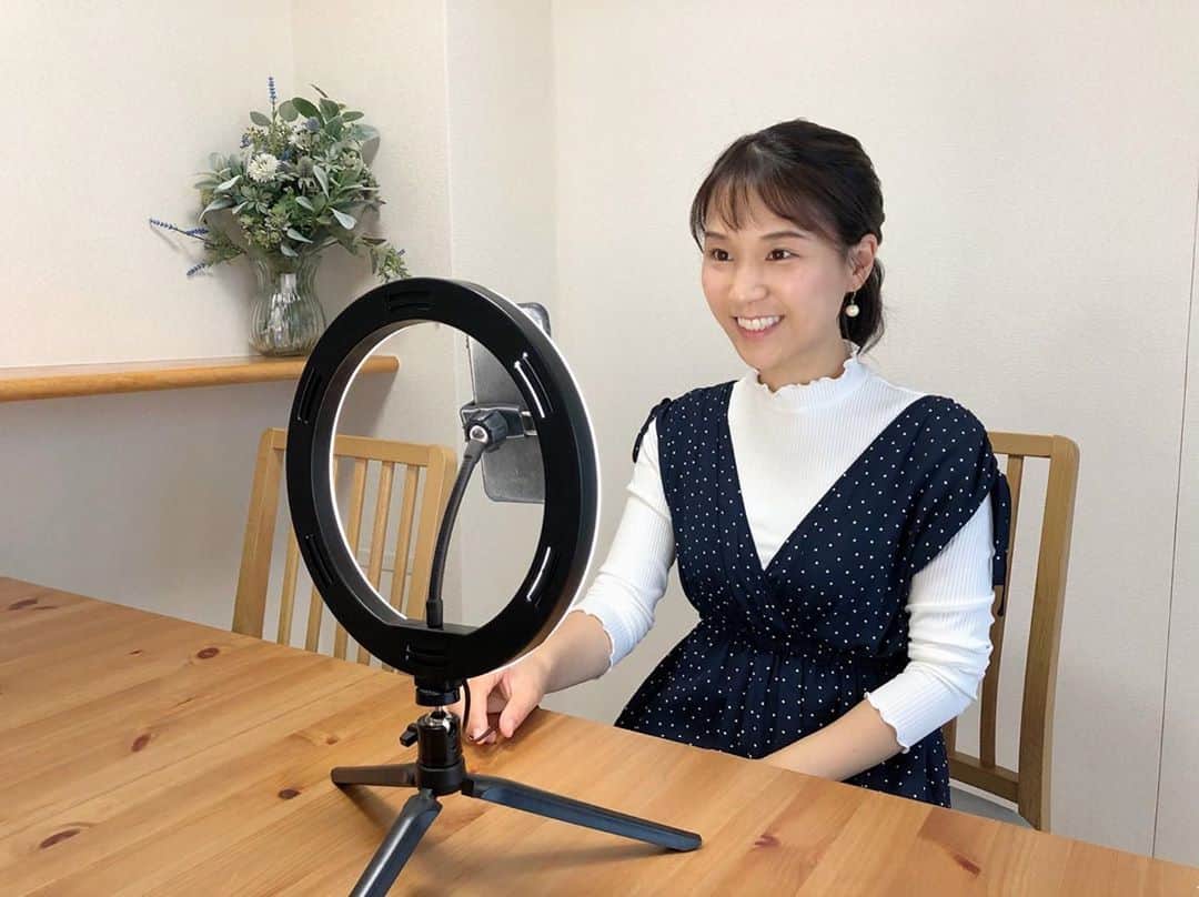 女子アナ47のインスタグラム：「大阪出身、フリーアナウンサーの石田鮎美です。 先日、初めてインスタライブに挑戦しました！ これがもうハプニングだらけだったのですが、見てくださった方々とリアルタイムでお話ができてめっちゃ楽しかったです。 またやりたいな〜。 インスタライブの反省点、用意してよかったものなどについて書きました！  詳しくはプロフィール欄にあるＵＲＬから47発信プロジェクトを見てください♪   #女子アナ４７ #女子アナ発信プロジェクト#アナウンサー #フリーアナウンサー #女子アナ #地方創生　#アナウンサー　#インスタ #インスタライブ #生配信 #生放送 #ハプニング」