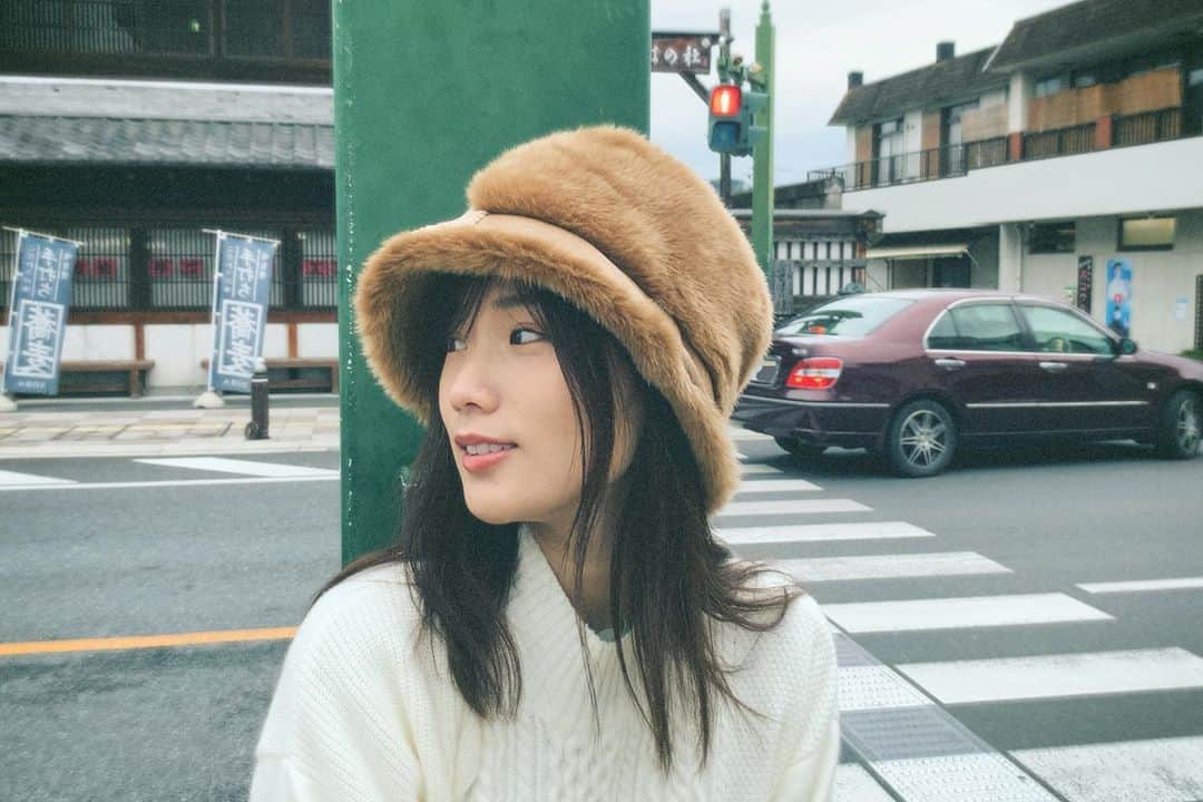 秋山ゆずきのインスタグラム：「. . #秩父 へお出かけしてきました‪‪☺︎‬  雨降ったり止んだりでしたが 大自然に久しぶりに触れられて 幸せでした。  マイナスイオンに満ち溢れた〜！  意外と1万歩も歩いてました✨  #秩父グルメ  #秩父観光 #三峯神社」