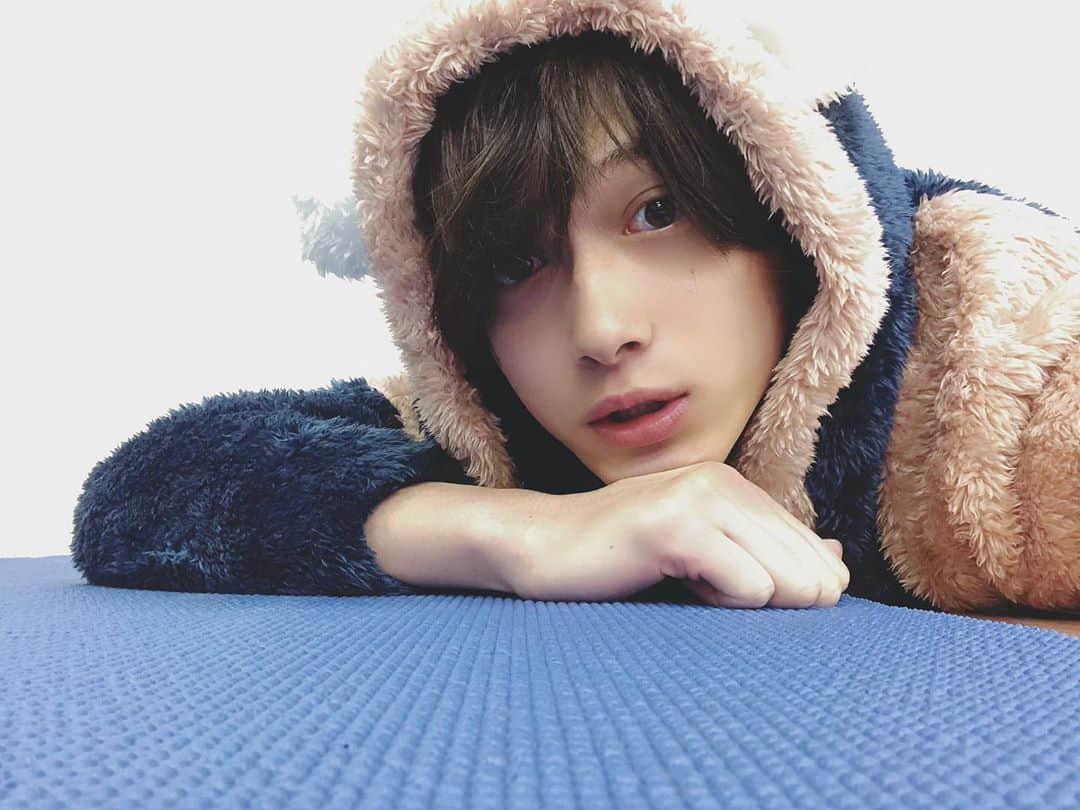 中村昌樹さんのインスタグラム写真 - (中村昌樹Instagram)「. 寒ーくなってきたね🥶 暖かくして寝ようね🐑💤 . #九星隊 #ナイスタ #ナインスターズ #もこもこパジャマ #パジャマ #秋」10月15日 19時37分 - mr2333lvns