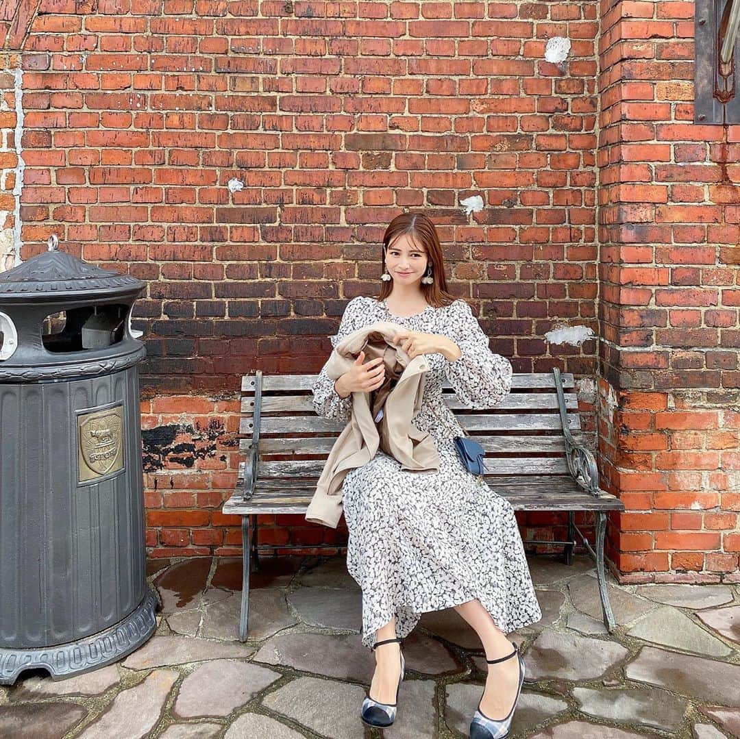 得あゆさんのインスタグラム写真 - (得あゆInstagram)「にやにやしちゃった💓📷 ・ 可愛いワンピース🤍 @rienda_official 🍁 ・ ・ ・ ・ ・ ・ ・ ・ ・ ・ ・ ・ ・ ・ ・ #食欲の秋#秋コーデ#秋服#秋#ライダースジャケット#ライダース#ベージュ#ワンピース#ワンピ#ガーリー#大人可愛い#大人カジュアル#オトナ女子#インスタ映え#カメラ女子#撮影#写真#コーディネート#モテコーデ#雨#ヘアスタイル#透明感#透明感カラー#お出かけ#girly#onepiece#autumnfashion#jacket#beige#diorbag」10月15日 19時29分 - tokuayu819