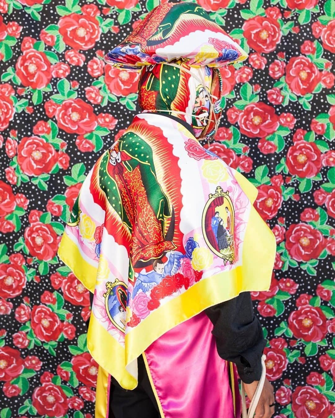 ナショナルジオグラフィックさんのインスタグラム写真 - (ナショナルジオグラフィックInstagram)「Photo by Luján Agusti @lujanag / Coatepec, Veracruz, Mexico: A portrait of the leader of the clown performance group Cuadrilla de Juquilita. His clothing features the likeness of the Virgin of Guadalupe, the country's patron saint. Follow me at @lujanag to learn more about this story and my work.  Check out Nat Geo's link in bio for more on this story.」10月15日 19時39分 - natgeo