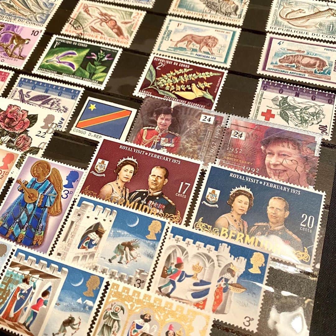 牛窪万里子さんのインスタグラム写真 - (牛窪万里子Instagram)「昔のアルバムを整理していたら、懐かしい切手収集アルバムが見つかりました。  1964年の東京オリンピック記念切手を始め、海外の切手などアルバム5冊。 海外の切手は華やかでサイズも様々。 お国柄が切手にも表れています。  #切手 #切手収集 #アルバム #懐かしい #記念切手 #切手がいっぱい  #切手コレクション  #コレクション #切手集め  #切手好きな人と繋がりたい」10月15日 19時53分 - mariko_ushikubo