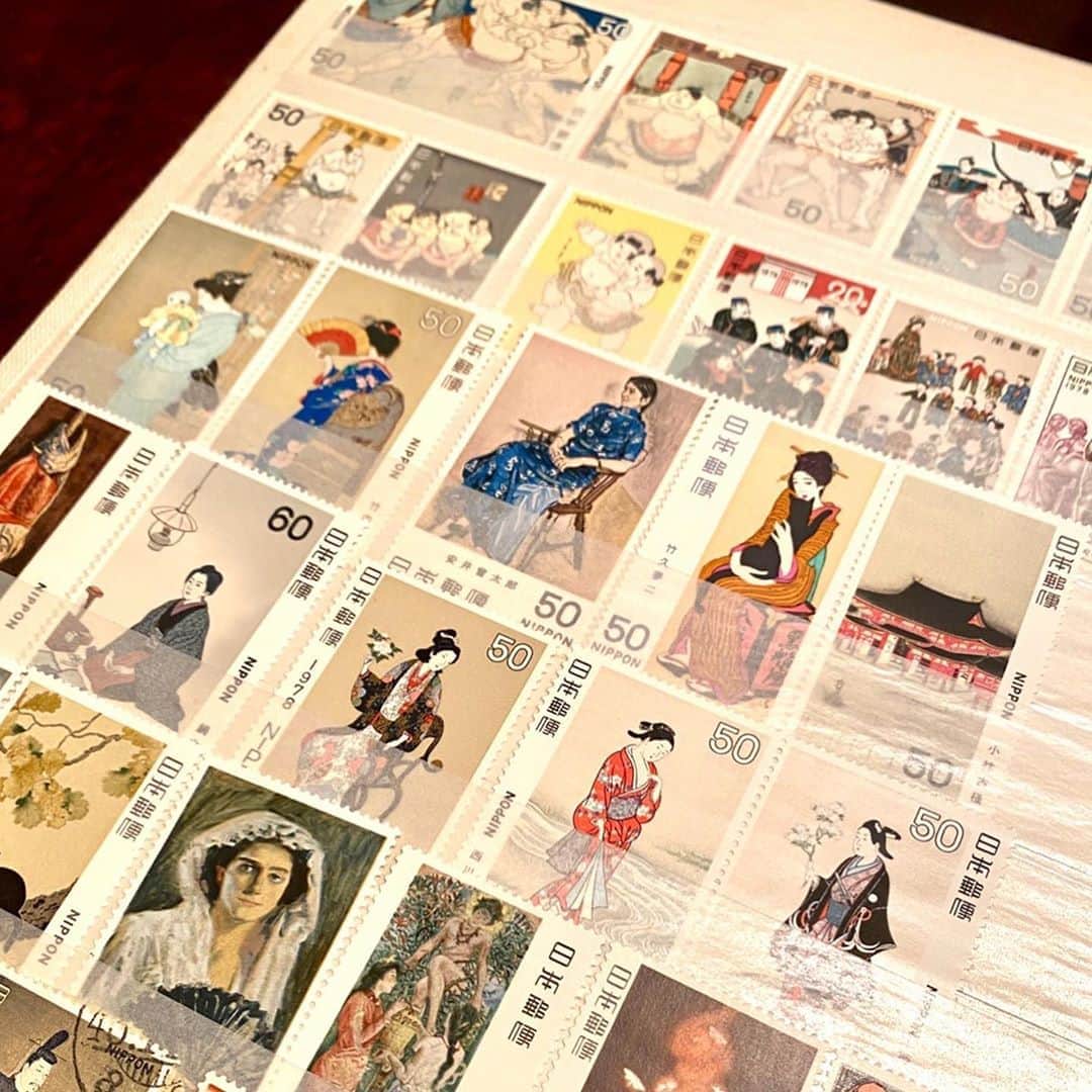 牛窪万里子さんのインスタグラム写真 - (牛窪万里子Instagram)「昔のアルバムを整理していたら、懐かしい切手収集アルバムが見つかりました。  1964年の東京オリンピック記念切手を始め、海外の切手などアルバム5冊。 海外の切手は華やかでサイズも様々。 お国柄が切手にも表れています。  #切手 #切手収集 #アルバム #懐かしい #記念切手 #切手がいっぱい  #切手コレクション  #コレクション #切手集め  #切手好きな人と繋がりたい」10月15日 19時53分 - mariko_ushikubo