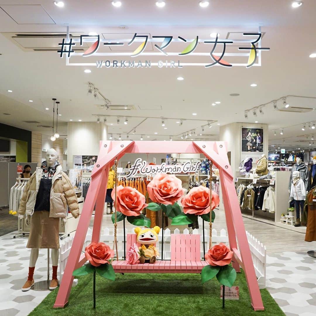 Fashionsnap.comさんのインスタグラム写真 - (Fashionsnap.comInstagram)「【ニューオープン】ワークマンが作業服を扱わない新業態「#ワークマン女子」1号店を10月16日にオープン！　桜木町駅前のコレットマーレ内に構える新店舗ではウィメンズ商品を豊富に取り揃えるほか、防水サファリシューズといったSNSで話題のアイテムもラインナップ。ピンク色のブランコなどフォトスポットも充実しています📸初のオリジナルキャラクター「わくこちゃん」にも注目です。 @workman_plus」10月15日 19時47分 - fashionsnapcom