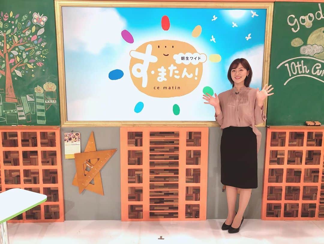 中村秀香のインスタグラム：「今朝は #すまたん ありがとうございました♪  スタジオの天井が、 今週からハロウィーン仕様に🎃👻✨ かわいい…  そして 明日の #すまたん では まるトクzipのコーナーにて 私のお買い物ロケ第２弾！放送予定です👛⏬  @sumatankikaku   今回はおしゃれ家具を見に行ってきました！ 特別ゲストも登場します✨ ぜひご覧ください🙇‍♀️ ６時５０分頃〜放送予定です。」