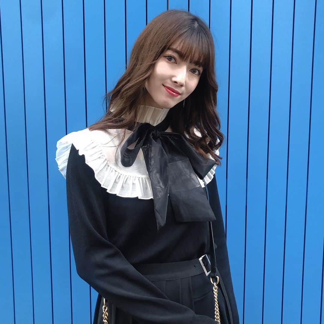 日下部美愛のインスタグラム：「左顔嫌いすぎて絶対この角度になってしまう  #photo #japan #model #me #hair #fashion #makeup #selfie #followme #instagood #camera #instadaily #dailylook」