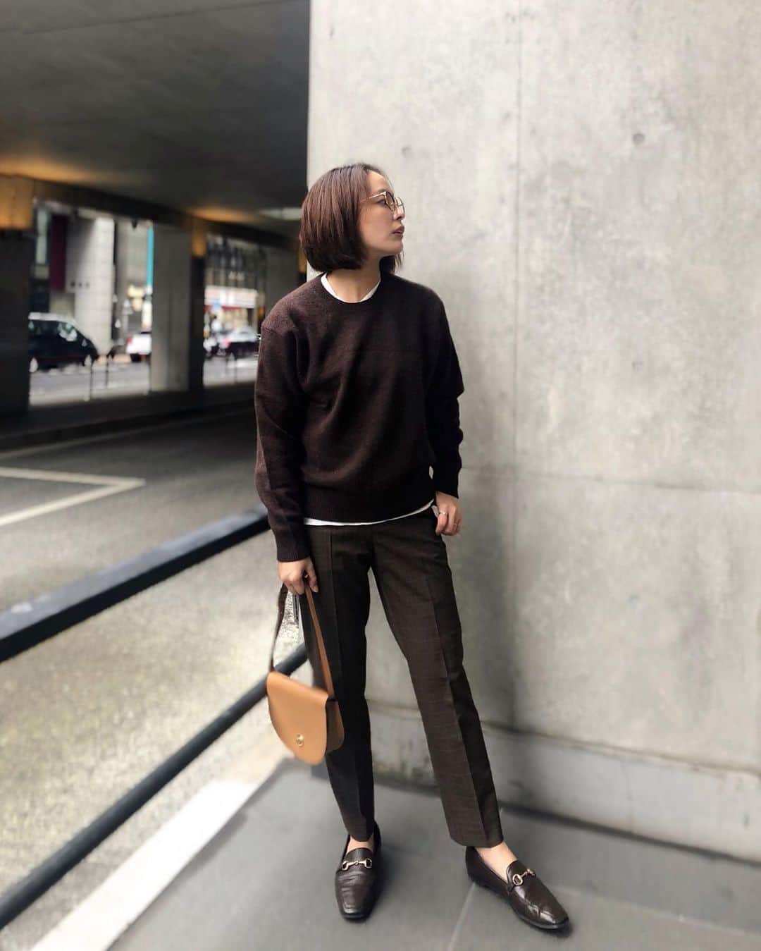 lily112988さんのインスタグラム写真 - (lily112988Instagram)「: #outfit . . 今日は @uniqlo_ginza に #jwanderson コラボ商品を見に行ってきたよ💓 購入品はまた載せます💓 . . 行きは歩いて暑いくらいだったのに 帰りは極寒😇😇😇 ニットで大正解⭕ . 毎年買い足す #プレミアムラムクルーネックセーター 今年は こっくりブラウンに🌰 クローゼットが ベージュとブラウン😂 . . tops @uniqlo  pants @uniqlo_with #スマートアンクルパンツ  : : : #ユニクロニット部 #ユニクロニット族  #uniqloginza2020FW #ニットコーデ #PR #uniqlo #uniqloginza #秋コーデ uniqloコーデ #uniqlo新作 #ユニクロ #ユニクロユー #ユニクロコーデ #ママコーデ #ママモデル #今日のコーデ #大人カジュアル #サロモ #サロンモデル #locari #大人コーデ #アラサーコーデ #30代コーデ #ロカリ #ローファー #ローファーコーデ」10月15日 20時10分 - lily112988