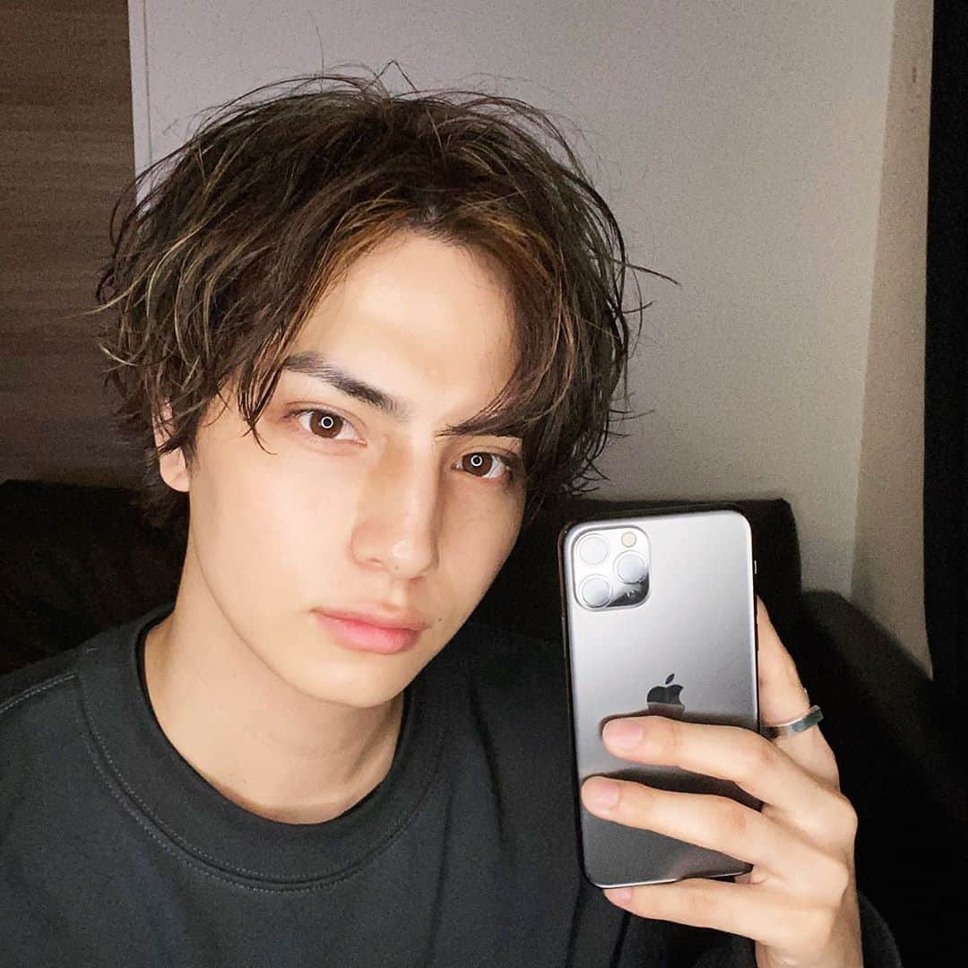 バンダリ亜砂也さんのインスタグラム写真 - (バンダリ亜砂也Instagram)「・ ・ ・ 友人のBALETII(バレッティ)さんが現在、モダンリビング  「スタイリング・デザイン賞のコンペ中」です！  とっても素敵なので良かったら応援して下さい！  また、応援してくれた人の中から、 抽選ですごいプレゼントがあるみたいなので 要チェックです！！！ ・ 《プレゼント商品　合計3名》  ■iPhone 12 ×1つ  ■iPad Air ×1つ   ■Apple Watch Series 6 ×1つ  ※色・スペック等は指定不可  ・ 《応募条件　10月18日(日)まで》 ①  @asaya.0223  僕のアカウントをフォロー！ →この投稿のコメント欄に1名以上、自分のフォロワーをコメントでタグ付！ 応援コメントも大歓迎です！   ② @baletti_styling アカウントをフォロー！  ③モダンリビング　スタイリングに応募！ 【1】小柴綾香さん／大部恵理子さん(BALETTI)さんの作品が気に入ったら是非、投票・応援をよろしくお願いします！ ・ ※2枚目の画像にも詳細載ってます。 ・ ・ #baletti #interior #contest #プレゼント企画 #iphone12  #ipadair #applewatch」10月15日 20時05分 - asaya.0223