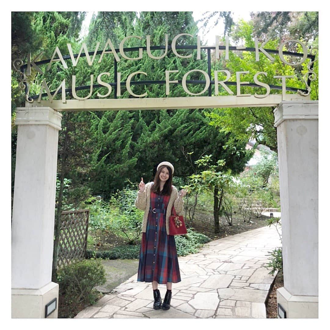 森杏奈さんのインスタグラム写真 - (森杏奈Instagram)「ㅤㅤㅤㅤㅤㅤㅤㅤㅤㅤㅤㅤㅤ ㅤㅤㅤㅤㅤㅤㅤㅤㅤㅤㅤㅤㅤ 先日 #音楽と森の美術館 へ🎻🌳 ㅤㅤㅤㅤㅤㅤㅤㅤㅤㅤㅤㅤㅤ オルゴールって欲しくなっちゃうんだけど 先日沢山家を掃除したのでグッと我慢しました☹️ ㅤㅤㅤㅤㅤㅤㅤㅤㅤㅤㅤㅤㅤ お花も綺麗だったな～🌹 ㅤㅤㅤㅤㅤㅤㅤㅤㅤㅤㅤㅤㅤ 写真、足がモジモジしてる(笑) #おばショット しがち😬 ㅤㅤㅤㅤㅤㅤㅤㅤㅤㅤㅤㅤㅤ ワンピース ▶ @redyazel  アウター ▶ @dkgirlsale  ブーツ ▶ @zara  鞄 ▶ @medetaya_kawaguchiko  ベレー帽 ▶ 縮んでる ㅤㅤㅤㅤㅤㅤㅤㅤㅤㅤㅤㅤㅤ #kawaguchiko #河口湖 #musicforestmuseum  #秋服 #秋服コーデ  #redyazel #レディアゼル #dkgirl #zara #ザラ #めでたや ㅤㅤㅤㅤㅤㅤㅤㅤㅤㅤㅤㅤㅤ」10月15日 20時09分 - _morianna