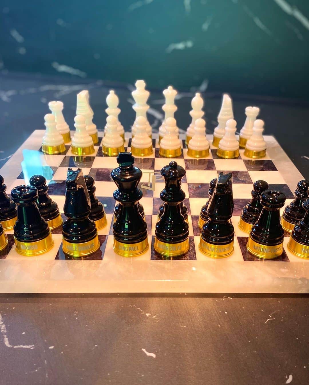 ポール・ポグバさんのインスタグラム写真 - (ポール・ポグバInstagram)「Check out my new personalized PP chess board ♟😎♟ Thanks to my @adidasfootball family👏🏾 #DepuislMatinHè」10月15日 20時19分 - paulpogba